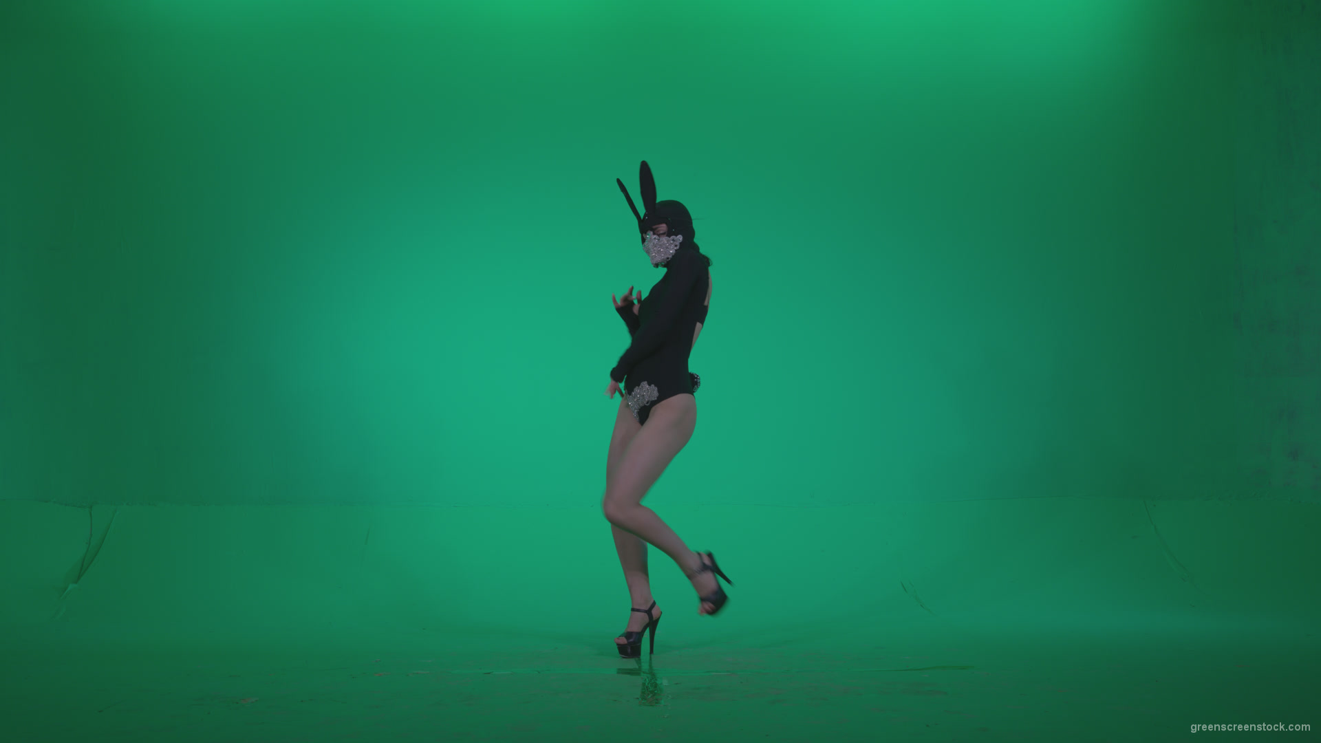 Go-go-Dancer-Black-Rabbit-u8-Green-Screen-Video-Footage_007 Green Screen Stock