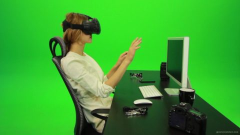Woman-Working-on-the-Computer-in-Virtual-Reality-Green-Screen-Footage1_003-480x270.jpg