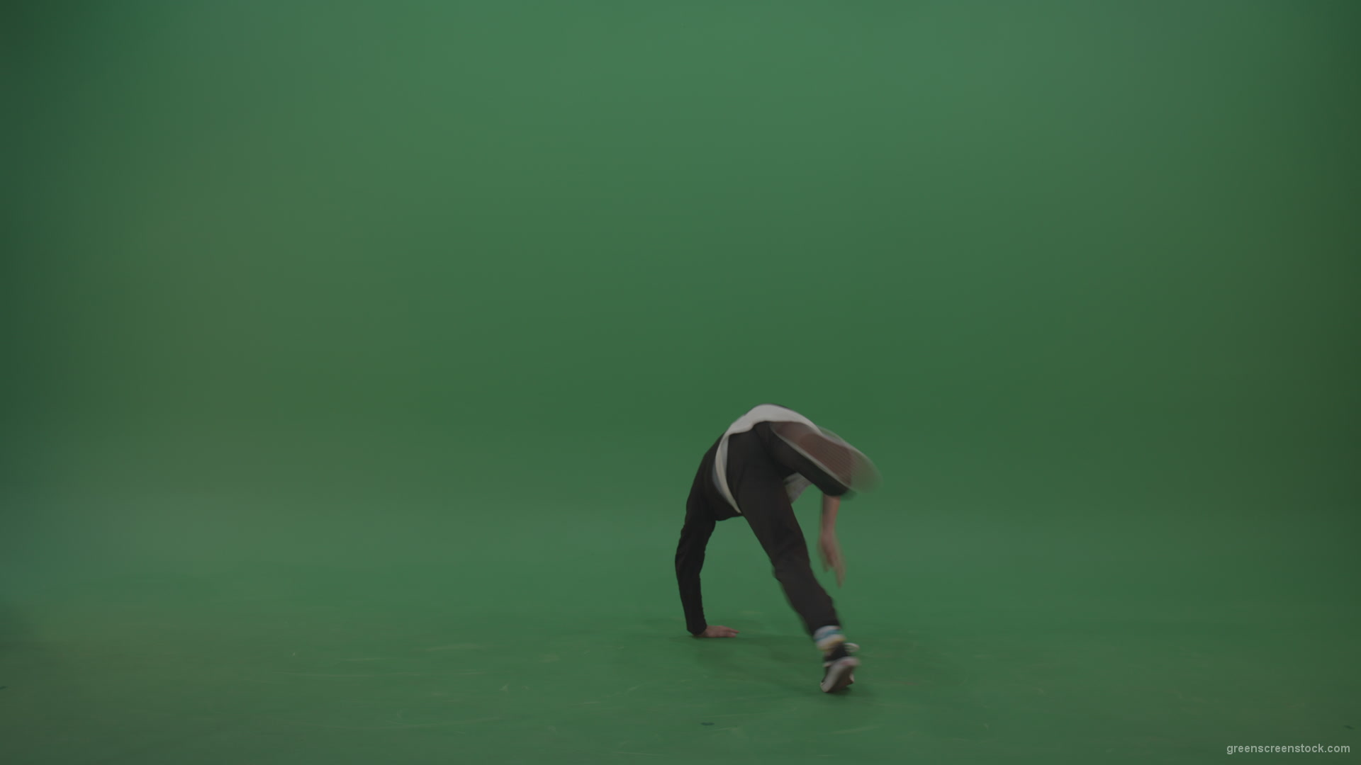 vj video background Break-dance-peformance-on-green-screen_003