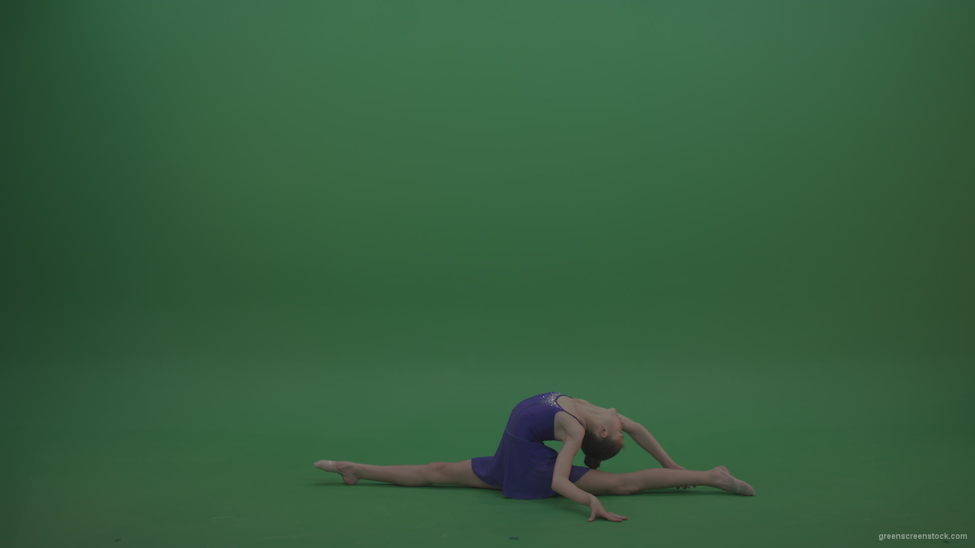 Cute_Athletic_Gymnast_Performing_Awesome_Split_Technique_Spin_Combination_With_Back_Handspring_On_Green_Screen_Chroma_Key_Wall_Background_004 Green Screen Stock