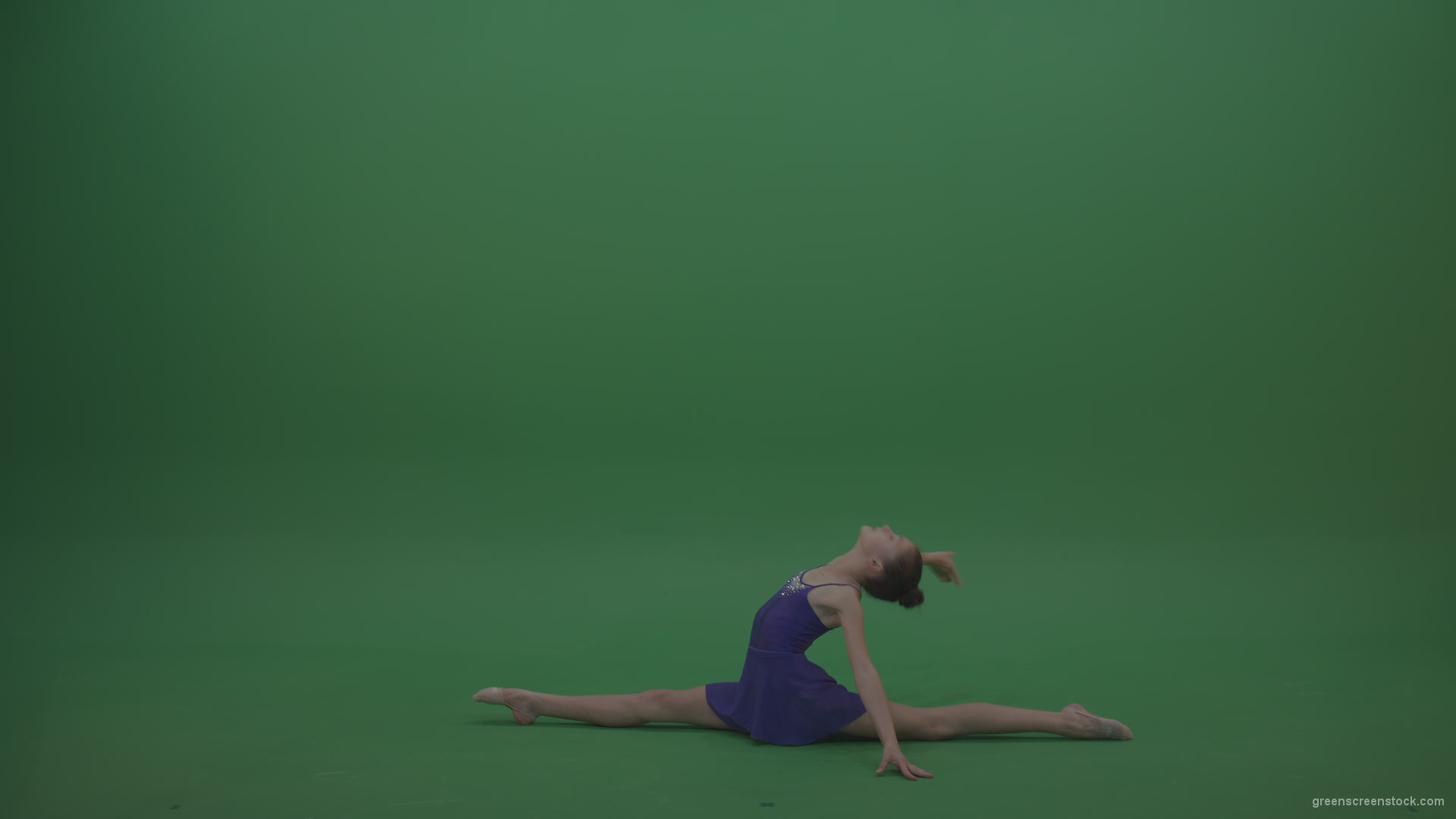 Cute_Athletic_Gymnast_Performing_Awesome_Split_Technique_Spin_Combination_With_Back_Handspring_On_Green_Screen_Chroma_Key_Wall_Background_005 Green Screen Stock