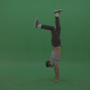 vj video background Man-dancing-and-staying-on-hand-on-the-green-floor-green-screen_003