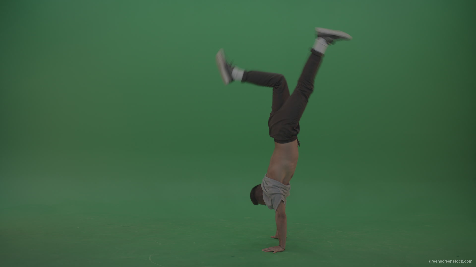 Man-dancing-and-staying-on-hand-on-the-green-floor-green-screen_008 Green Screen Stock