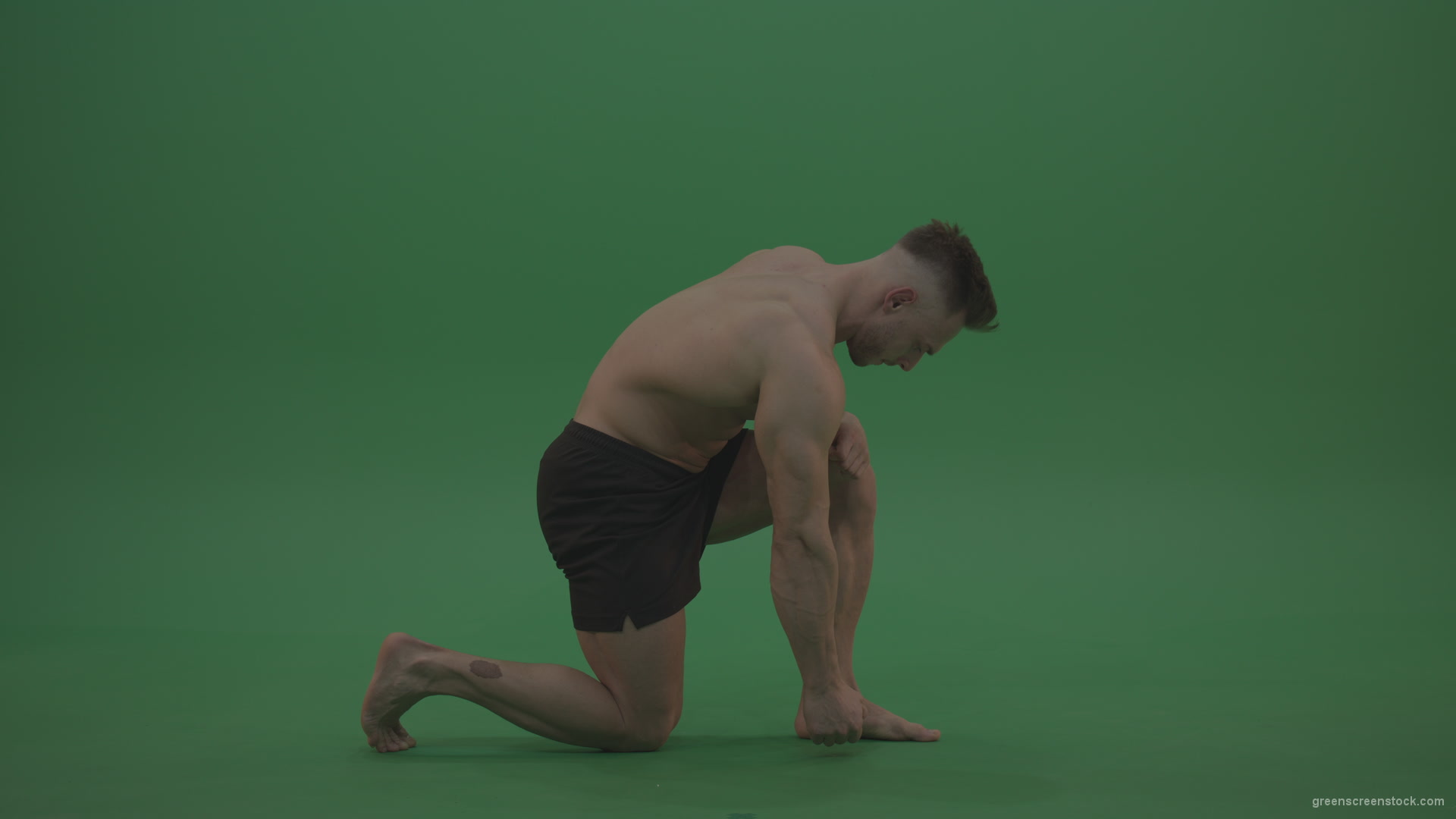 Young_Bodybuilder_Starts_Working_Out_From_Crouching_Terminator_Position_Does_Pull_Ups_Turns_Back_To_The_Start_Position_On_Green_Screen_Wall_Background_009 Green Screen Stock
