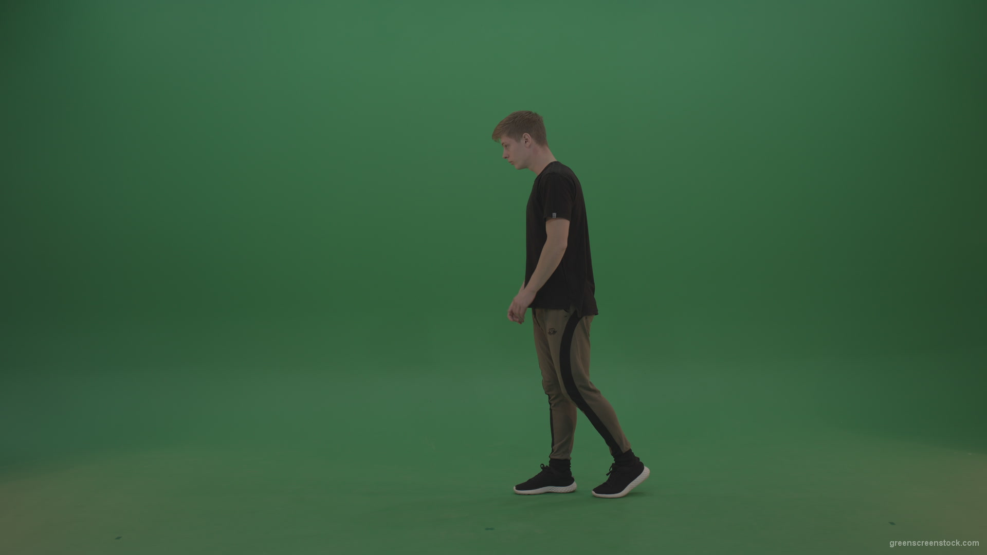 Young_Red_Hair_Sportsman_Doing_Ideal_Webster_Freerun_Parkour_Trick_Move_On_Green_Screen_Wall_Background_002 Green Screen Stock