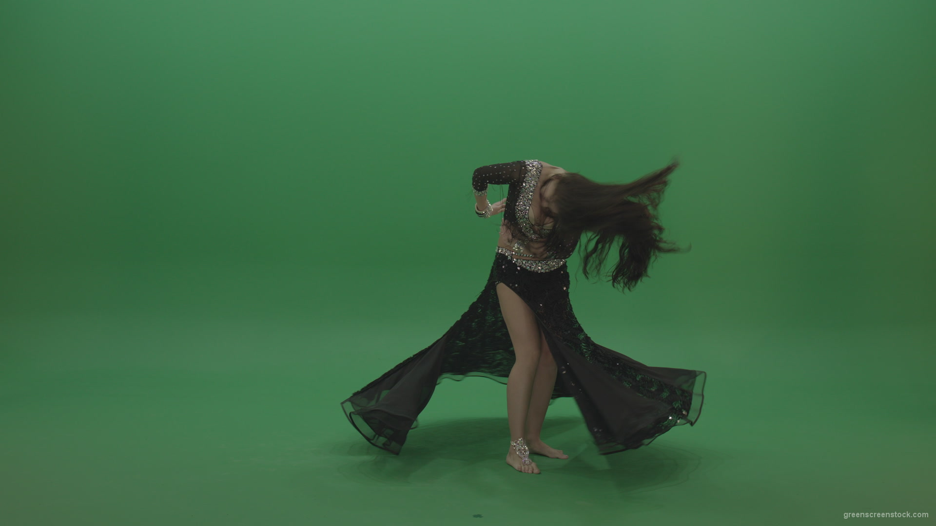 Appealing-belly-dancer-in-black-wear-display-amazing-dance-moves-over-chromakey-background_007 Green Screen Stock