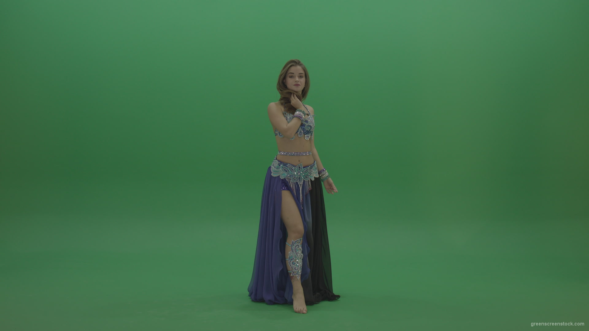 Foxy-belly-dancer-in-purple-and-black-wear-display-amazing-dance-moves-over-chromakey-background_001 Green Screen Stock