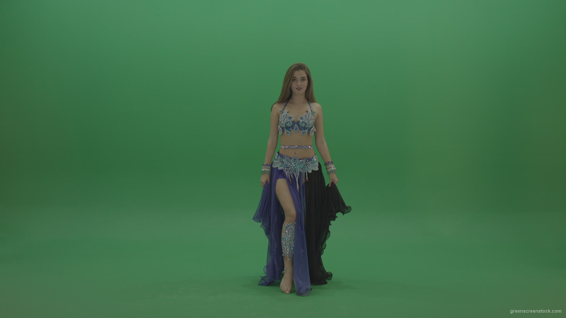 Splendid-belly-dancer-in-purple-and-black-wear-display-amazing-dance-moves-over-chromakey-background_001 Green Screen Stock