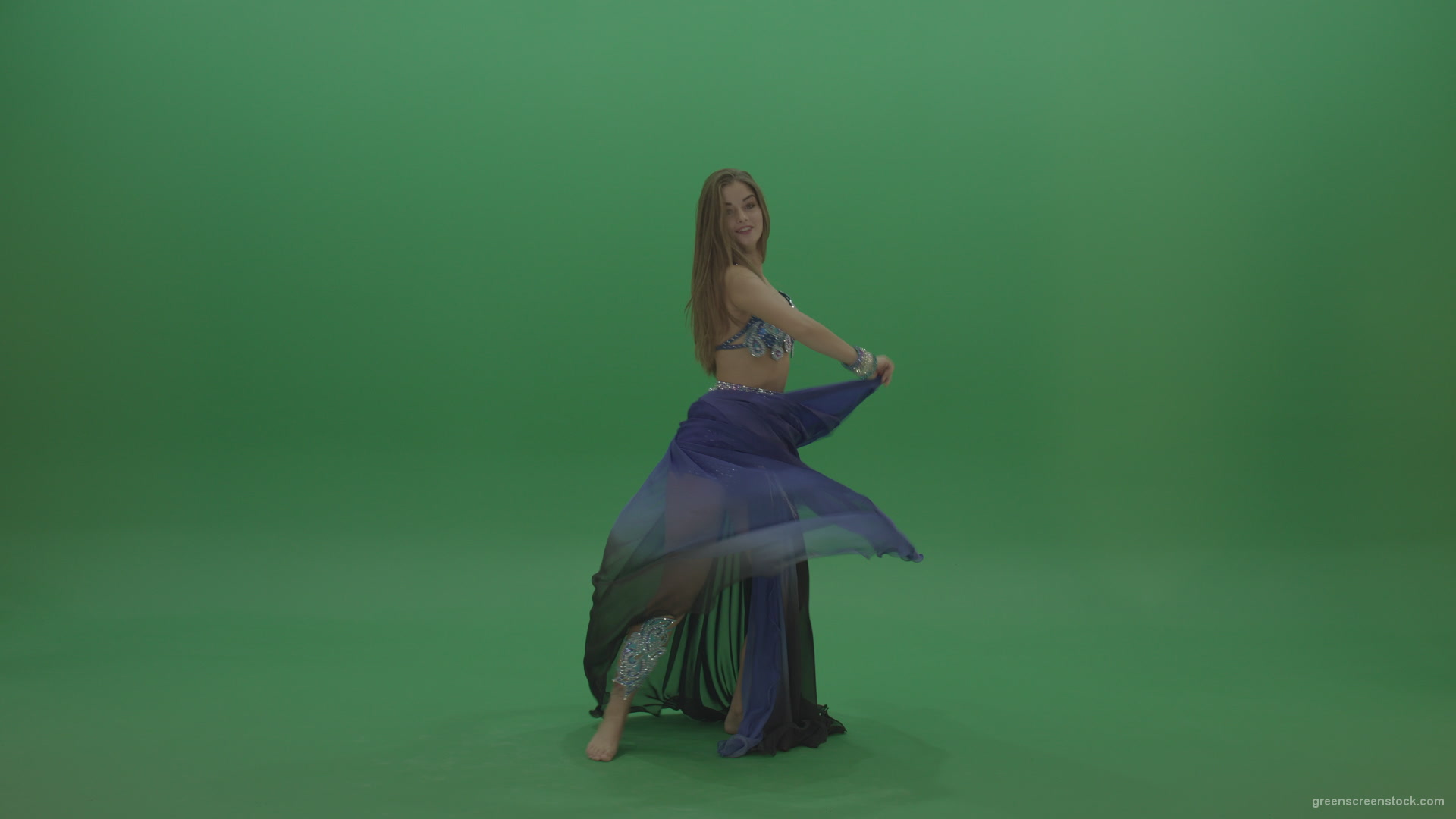 Splendid-belly-dancer-in-purple-and-black-wear-display-amazing-dance-moves-over-chromakey-background_006 Green Screen Stock