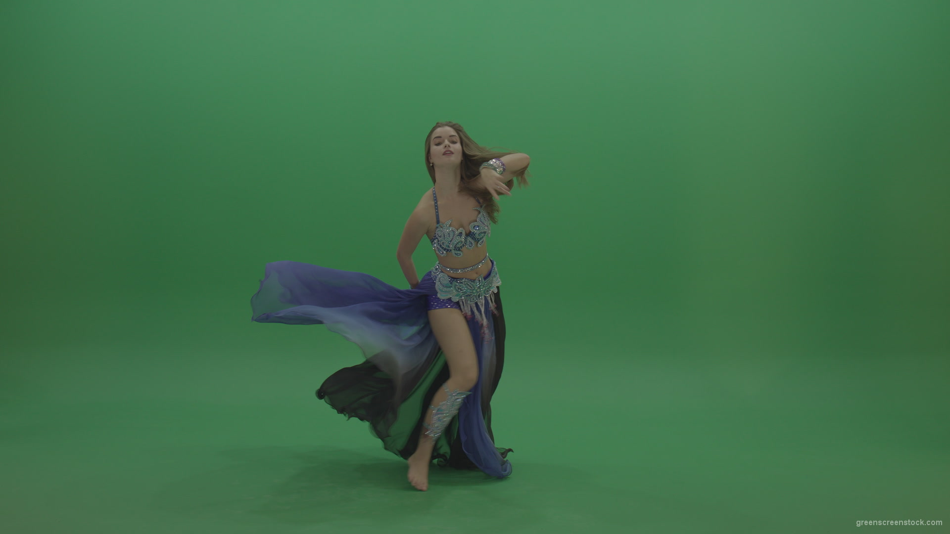 Splendid-belly-dancer-in-purple-and-black-wear-display-amazing-dance-moves-over-chromakey-background_007 Green Screen Stock