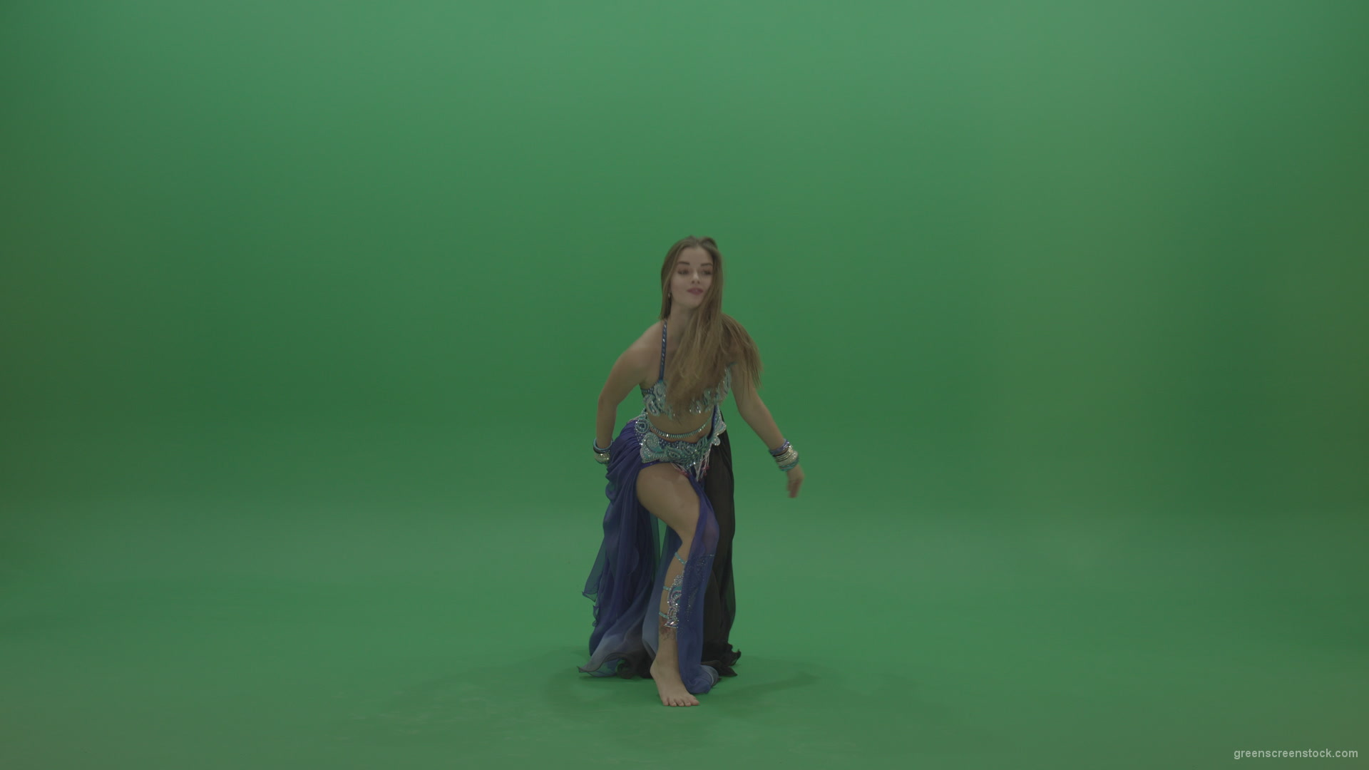 Splendid-belly-dancer-in-purple-and-black-wear-display-amazing-dance-moves-over-chromakey-background_008 Green Screen Stock