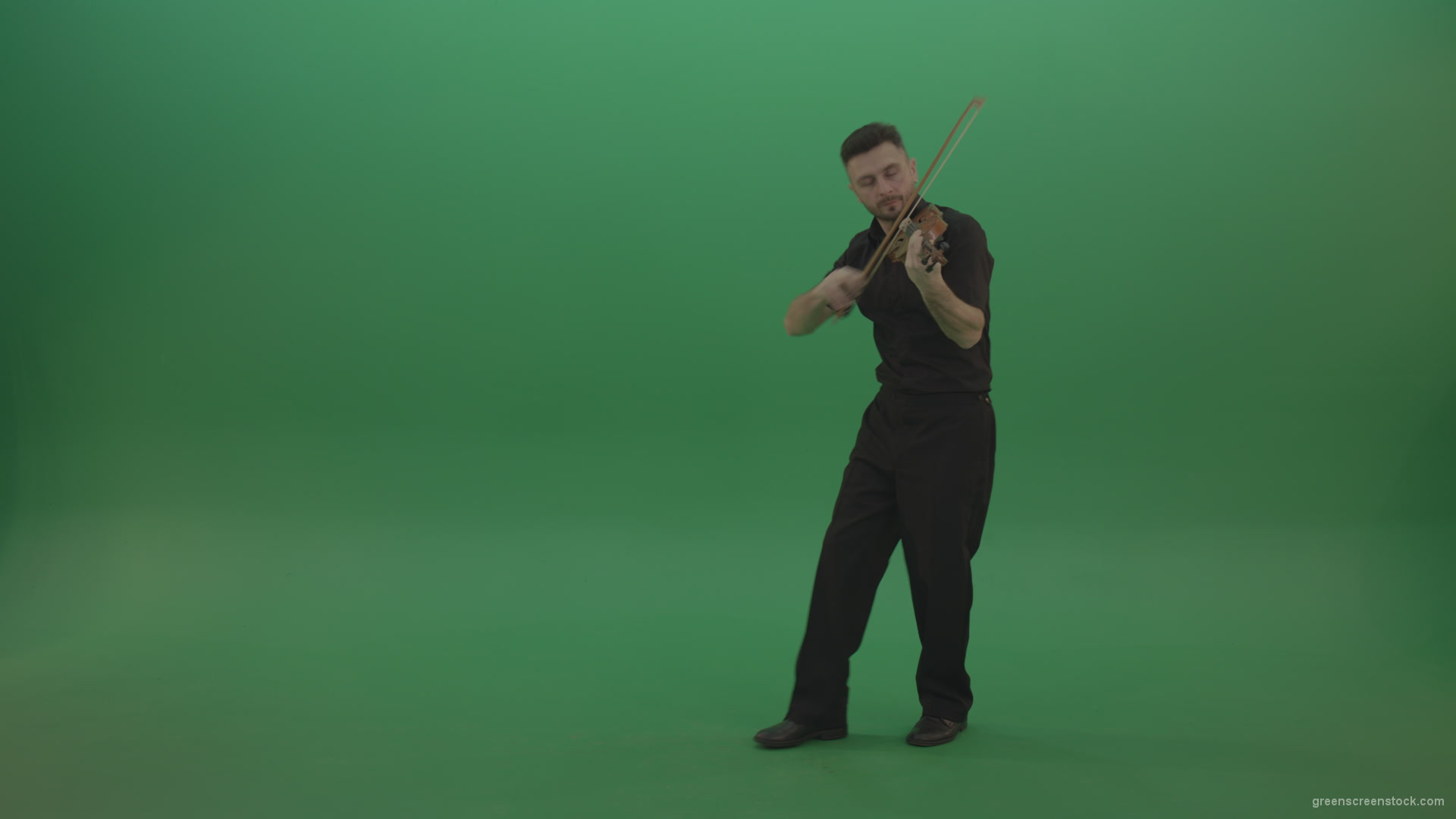 vj video background Young-Man-in-black-costume-play-violin-fiddle-strings-music-instument-and-move-on-isolated-green-screen_003