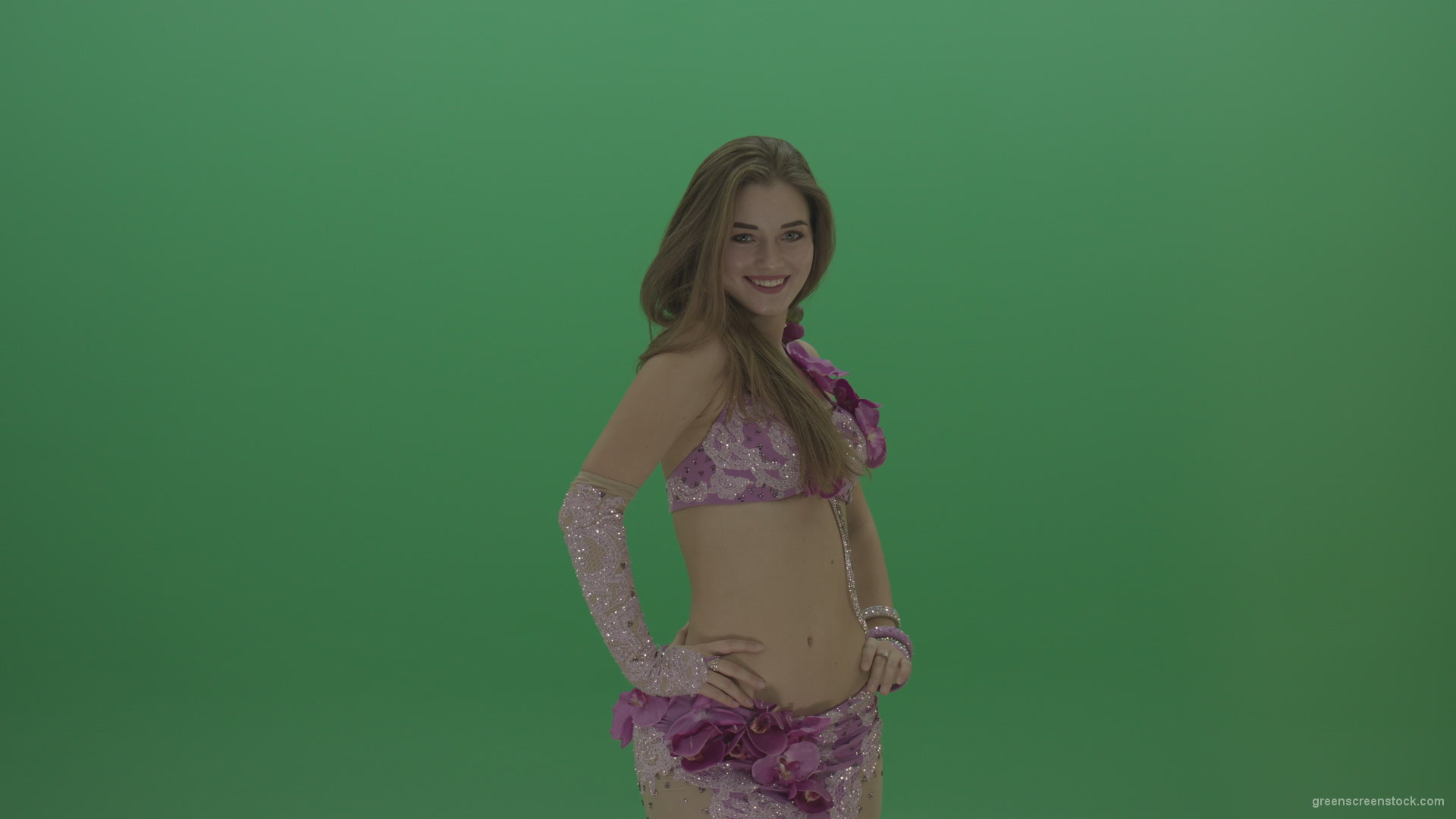 vj video background Beautiful-belly-dancer-in-purple-wear-winks-as-she-poses-over-green-screen-background_003