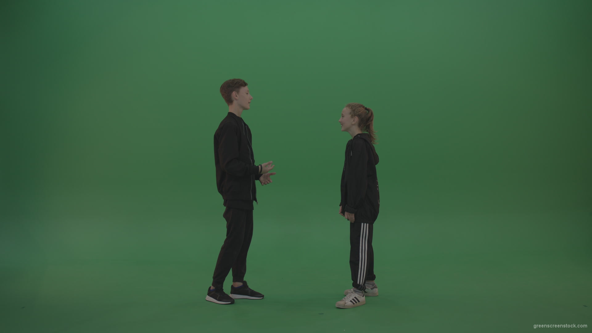 Boy-in-black-wear-talks-to-girl-over-chromakey-background_002 Green Screen Stock