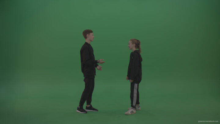 vj video background Boy-in-black-wear-talks-to-girl-over-chromakey-background_003