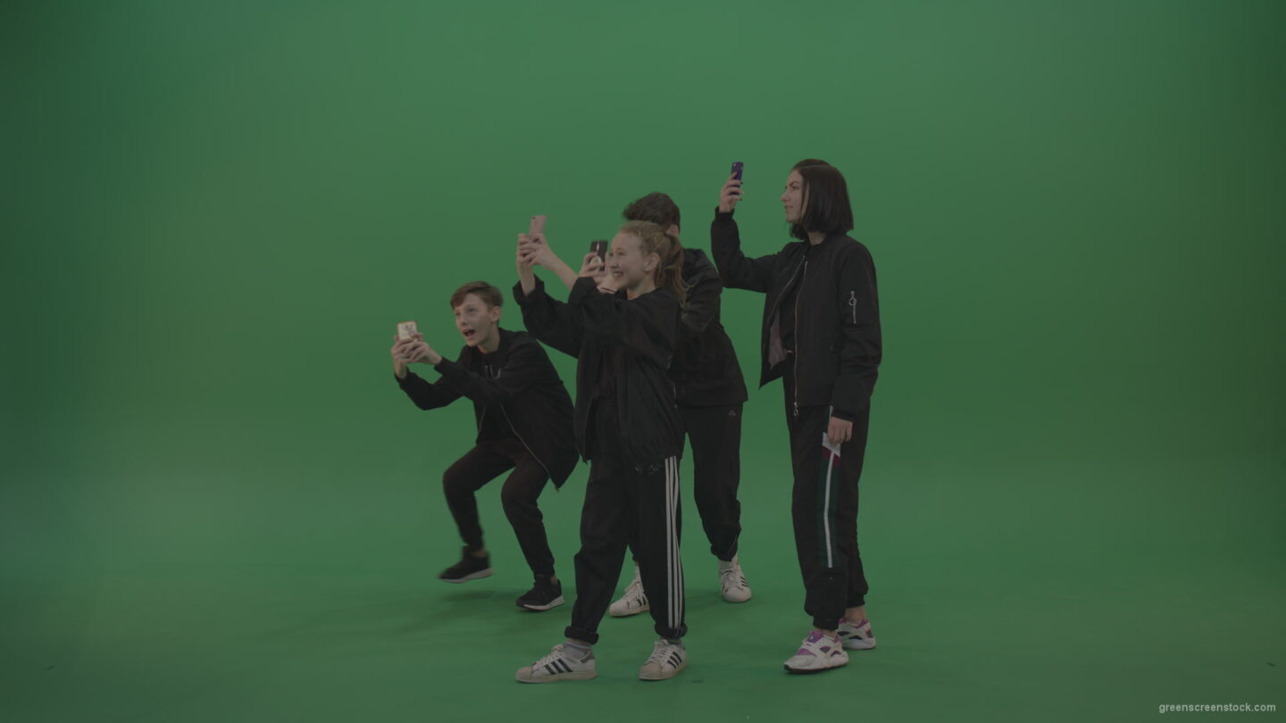vj video background Four-kids-in-black-wears-take-pictures-over-chromakey-background_003
