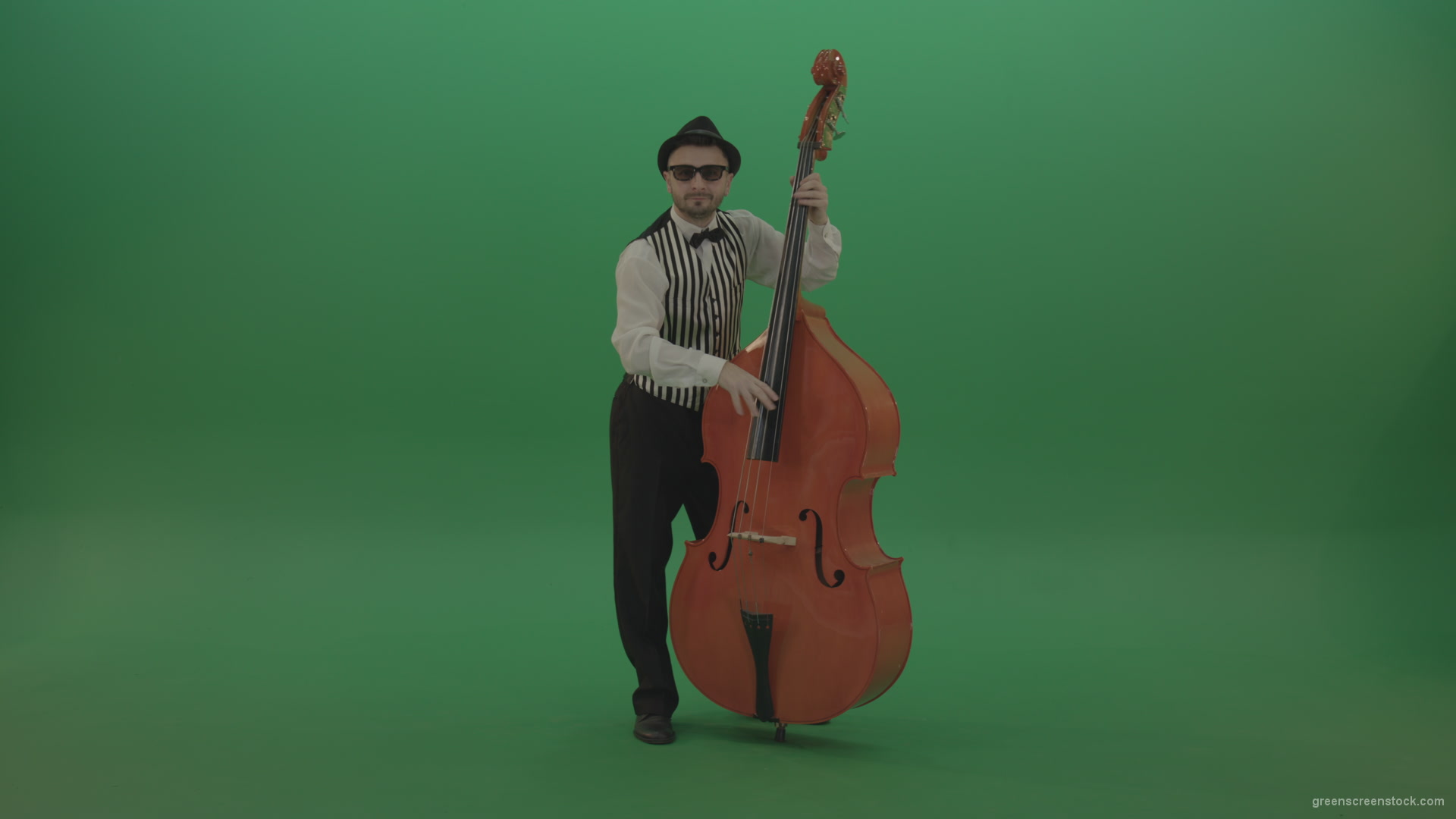 Full-size-man-play-jazz-on-double-bass-String-music-instrument-isolated-on-green-screen_007 Green Screen Stock