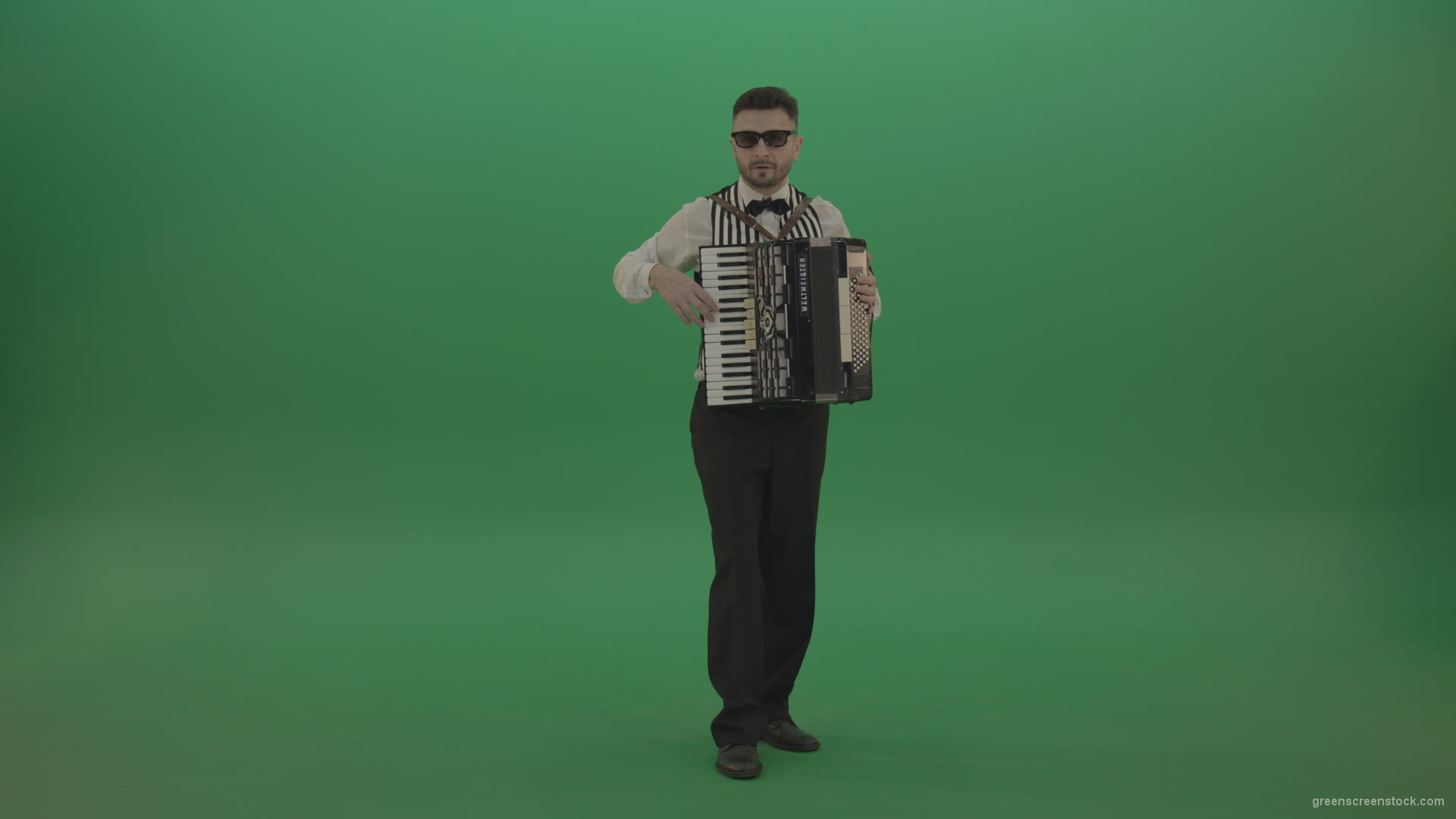 Full-sized-man-playing-Accordions-isolated-on-green-screen_001 Green Screen Stock