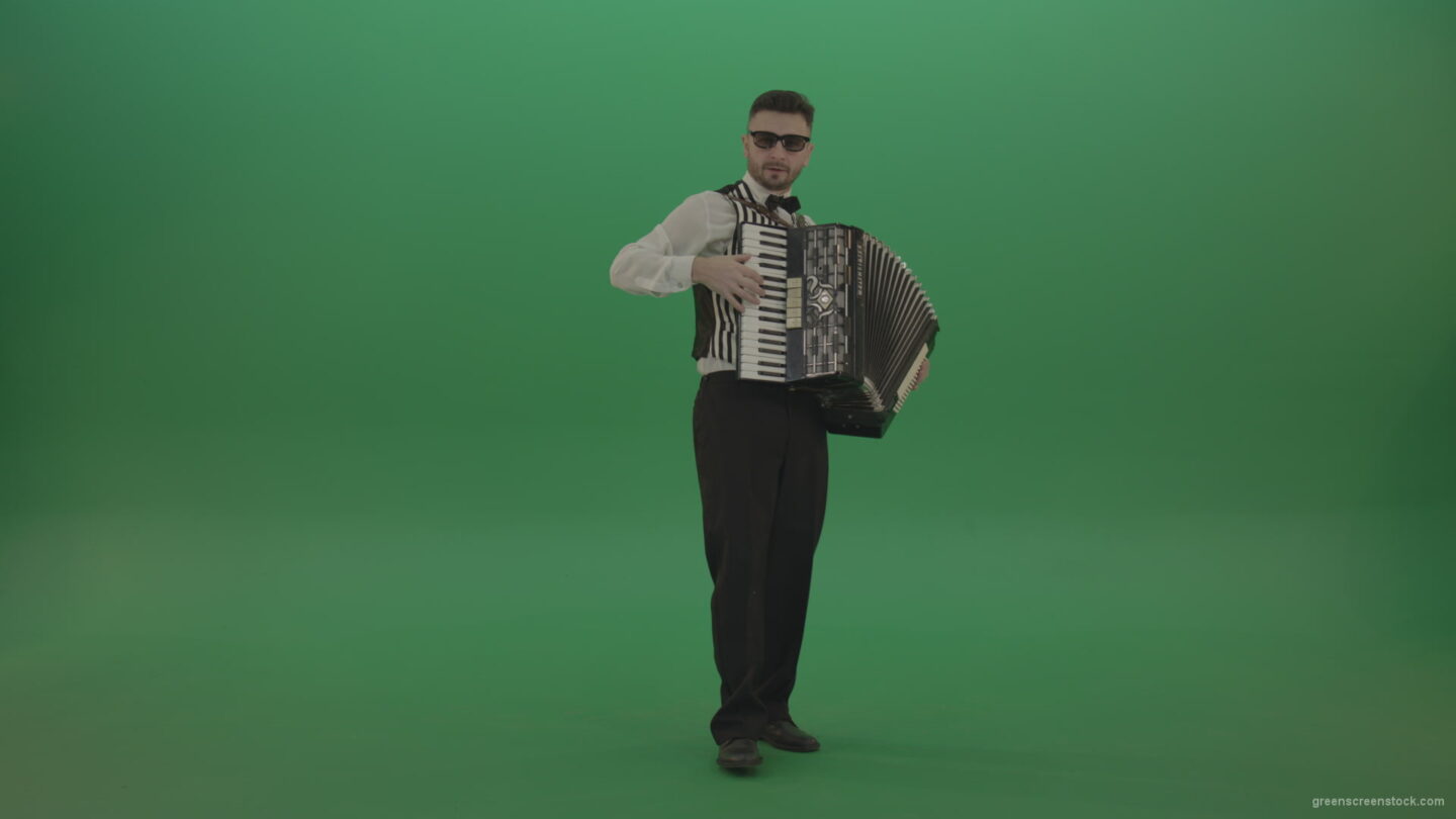 vj video background Full-sized-man-playing-Accordions-isolated-on-green-screen_003