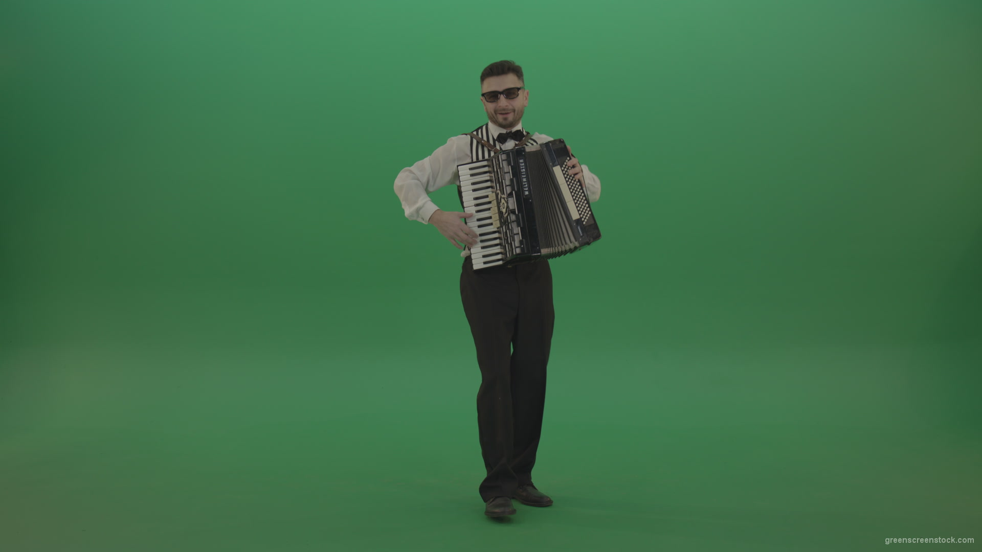 Full-sized-man-playing-Accordions-isolated-on-green-screen_006 Green Screen Stock