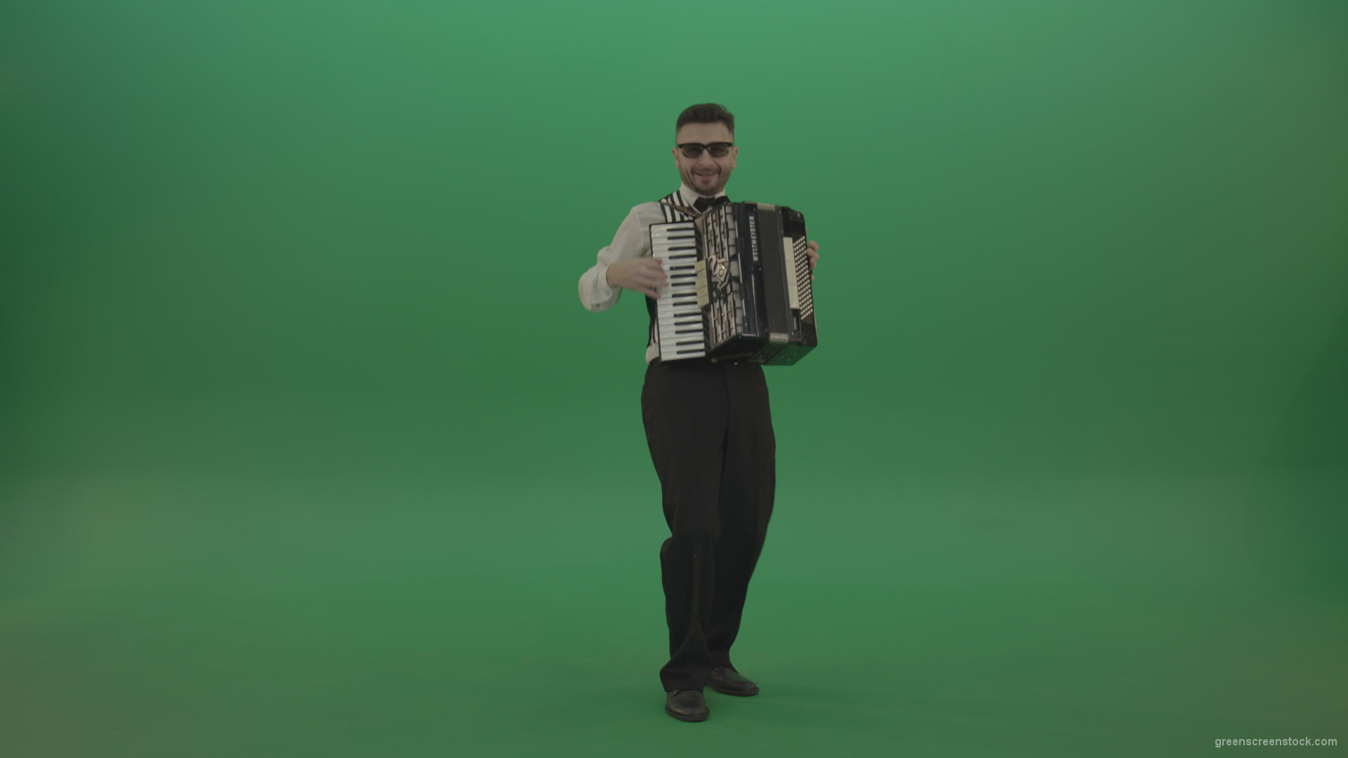 Full-sized-man-playing-Accordions-isolated-on-green-screen_007 Green Screen Stock