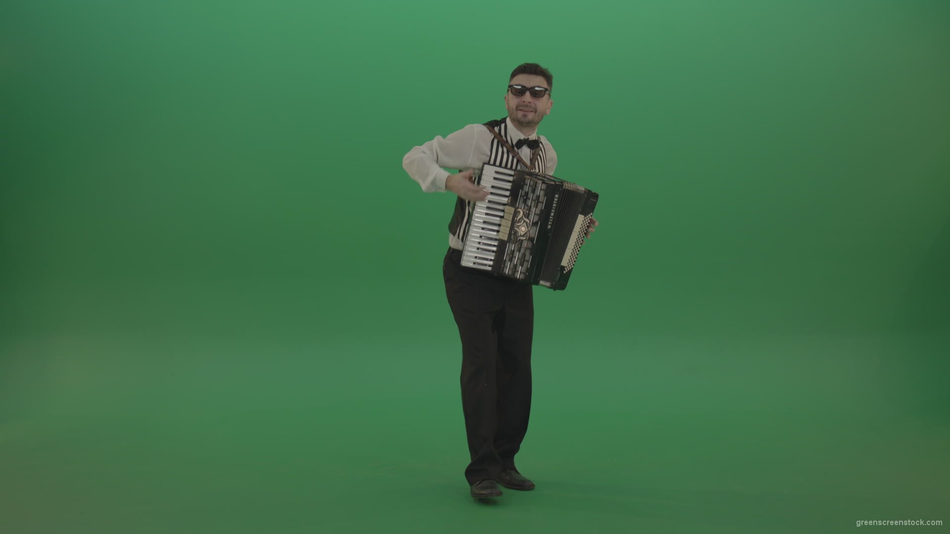 Full-sized-man-playing-Accordions-isolated-on-green-screen_008 Green Screen Stock