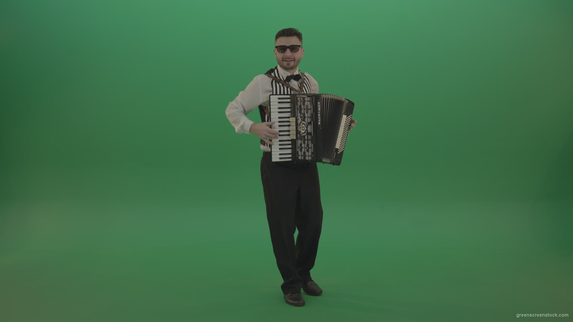 Full-sized-man-playing-Accordions-isolated-on-green-screen_009 Green Screen Stock