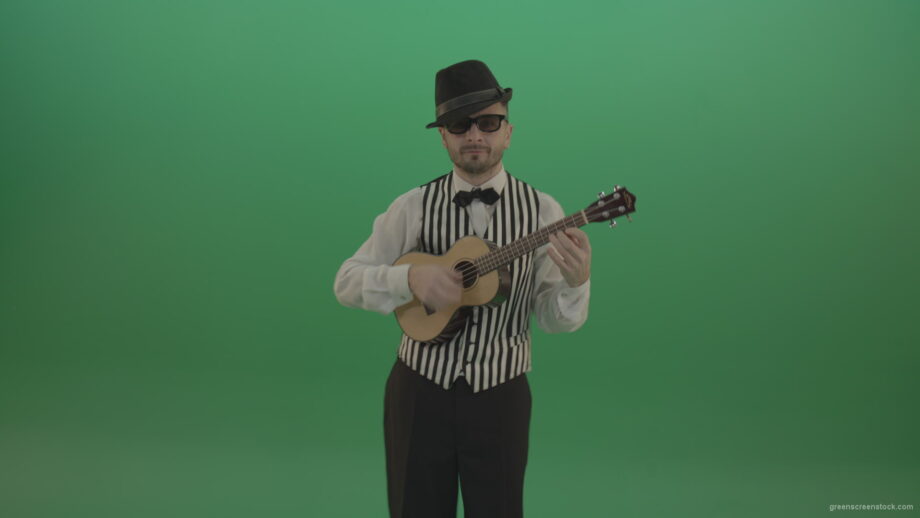 vj video background Funny-guitar-player-with-small-classic-guitar-on-chromakey-green-screen_003