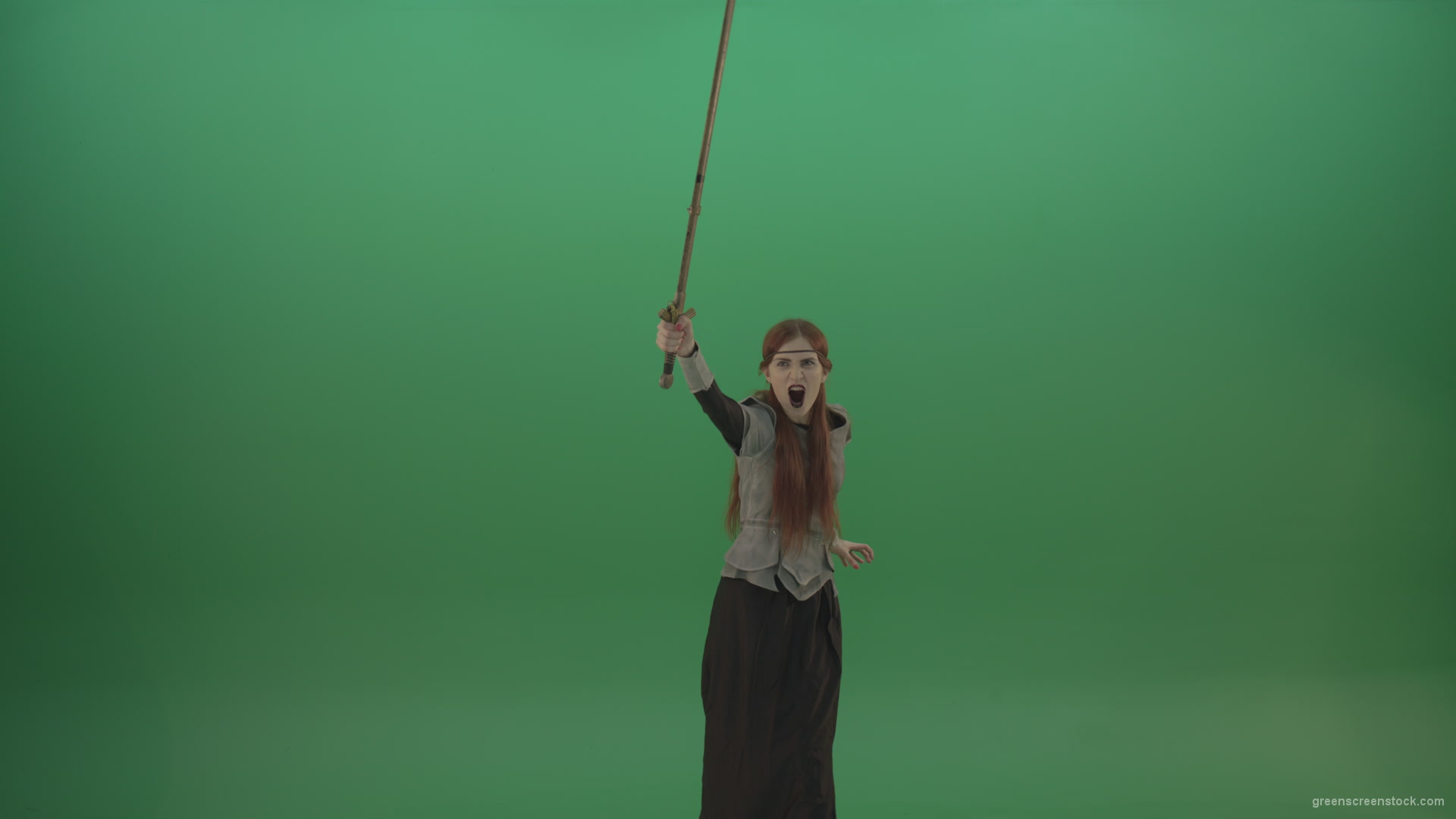 Girl-shouts-her-foes-on-an-offensive-raising-a-sword-up-on-a-green-background_006 Green Screen Stock