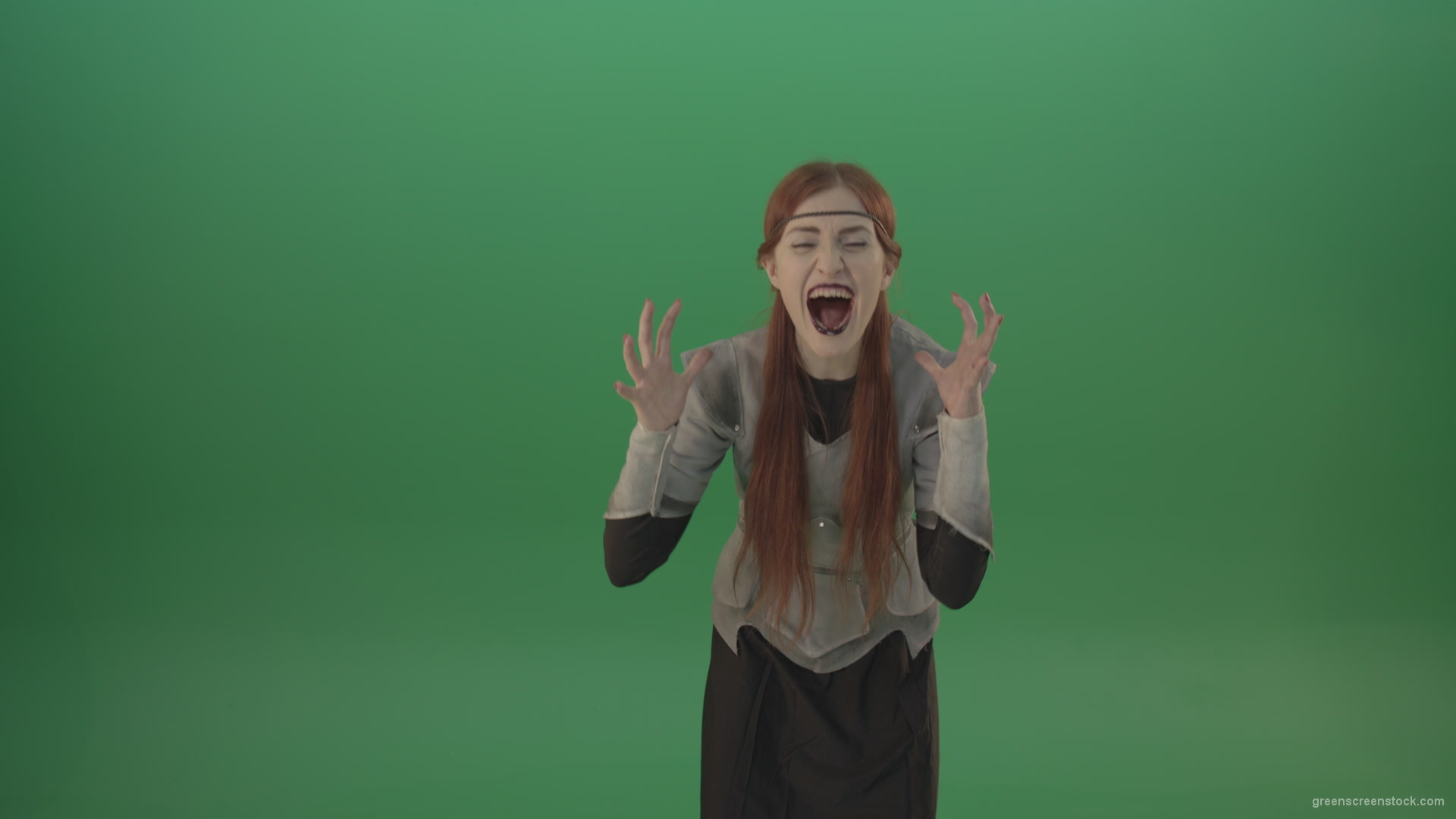 Witch-aggressively-shouts-at-the-camera-provoking-the-viewer_004 Green Screen Stock