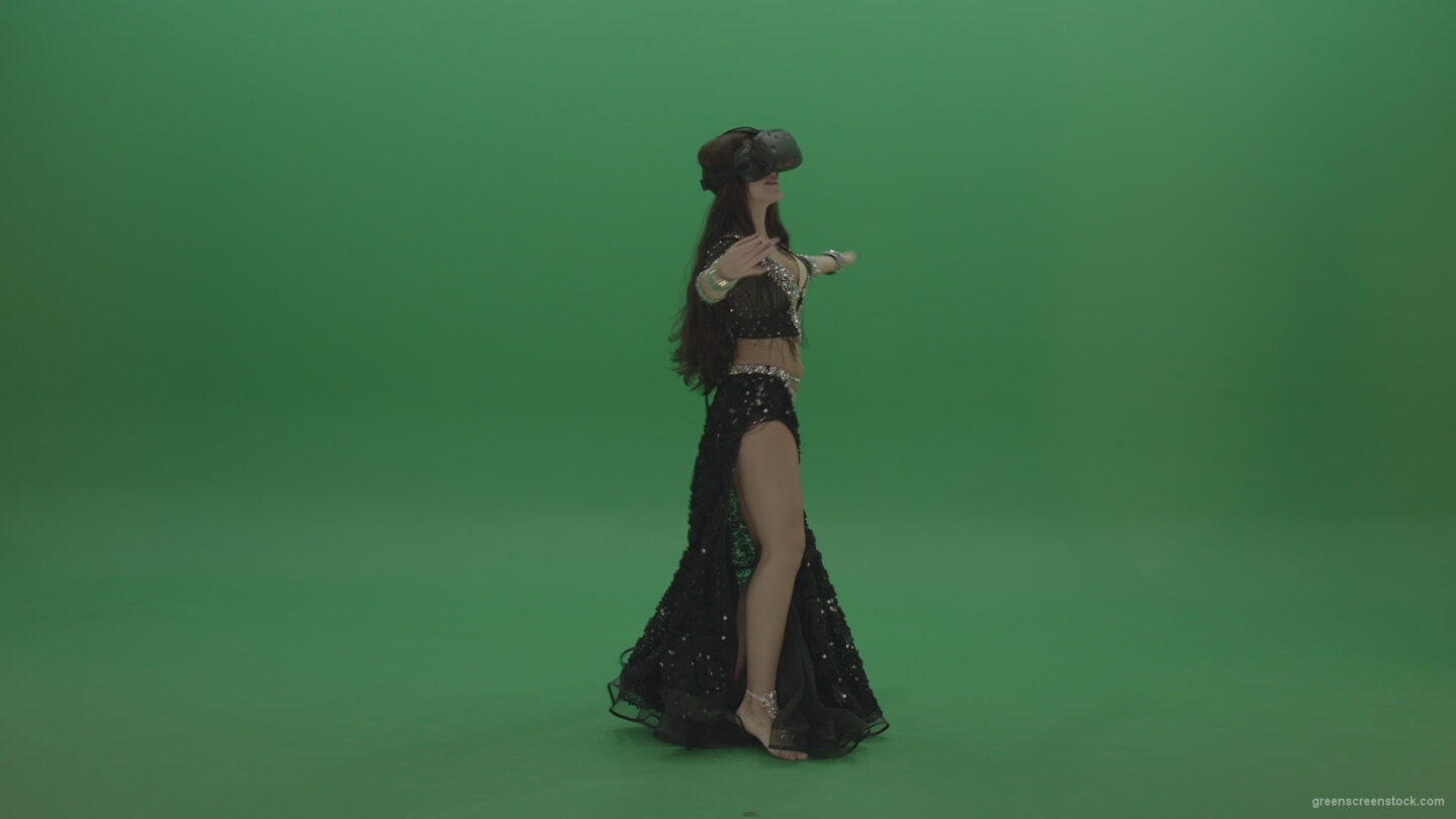 vj video background Beautiful-belly-dancer-in-black-wear-and-VR-gear-dances-over-green-screen-background_003