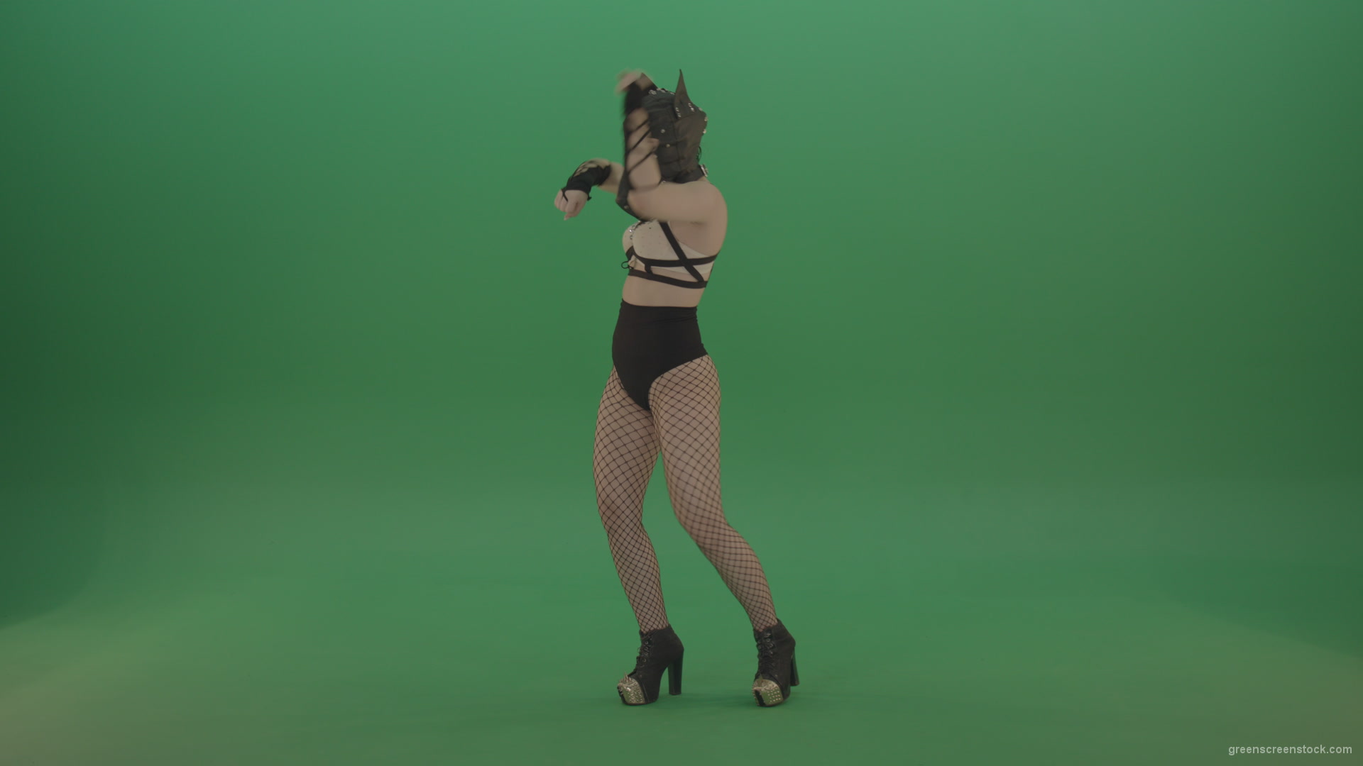 EDM-Girl-in-Wolf-Mask-making-fight-beats-on-green-screen_006 Green Screen Stock