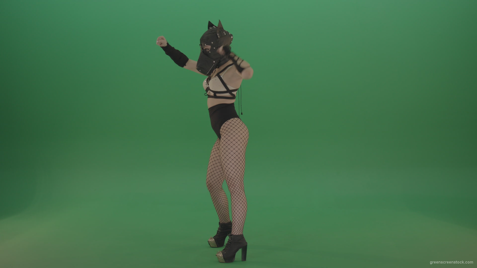 EDM-Girl-in-Wolf-Mask-making-fight-beats-on-green-screen_007 Green Screen Stock