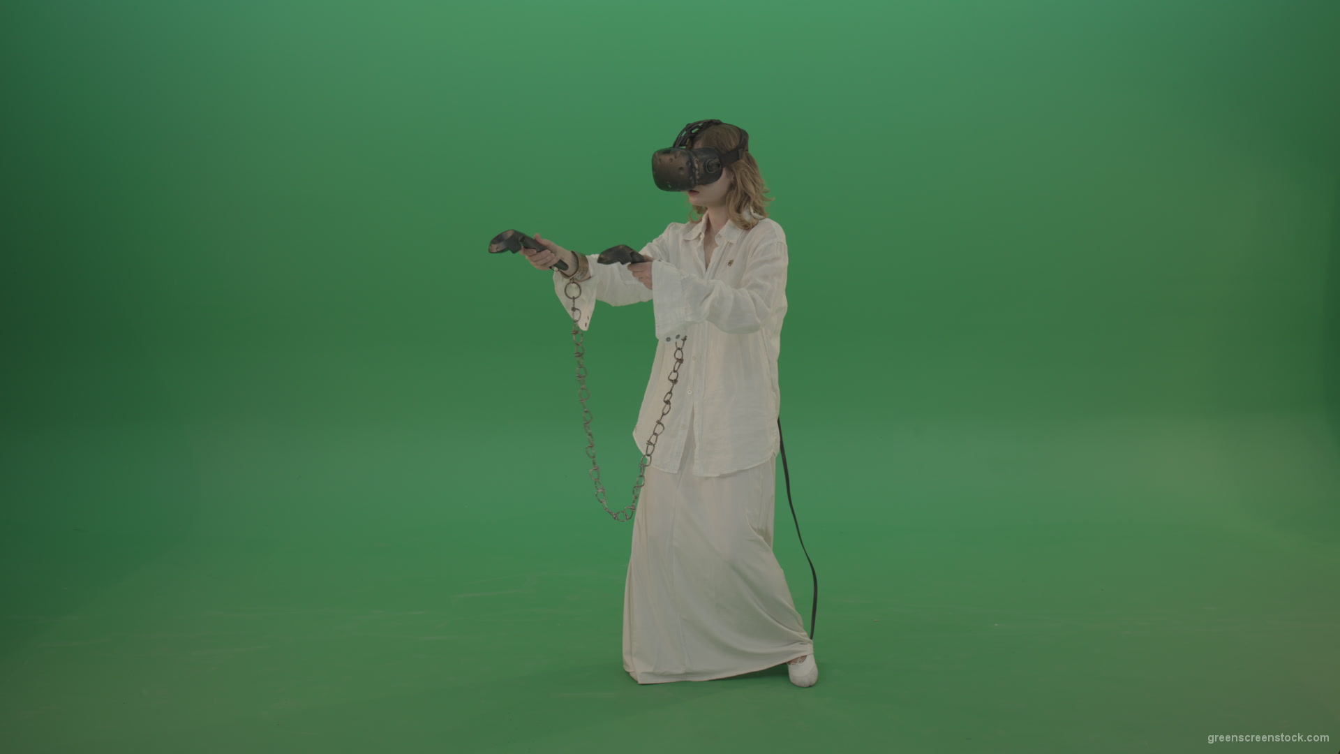 Girl-in-a-white-spacious-dress-is-wearing-glasses-of-virtual-reality-isolated-on-green-background_005 Green Screen Stock
