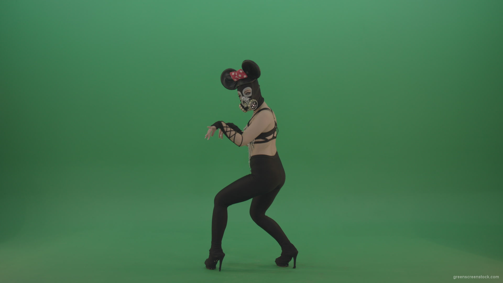 Mouse-Girl-in-mask-dancing-go-go-shaking-ass-and-posing-on-green-screen_002 Green Screen Stock
