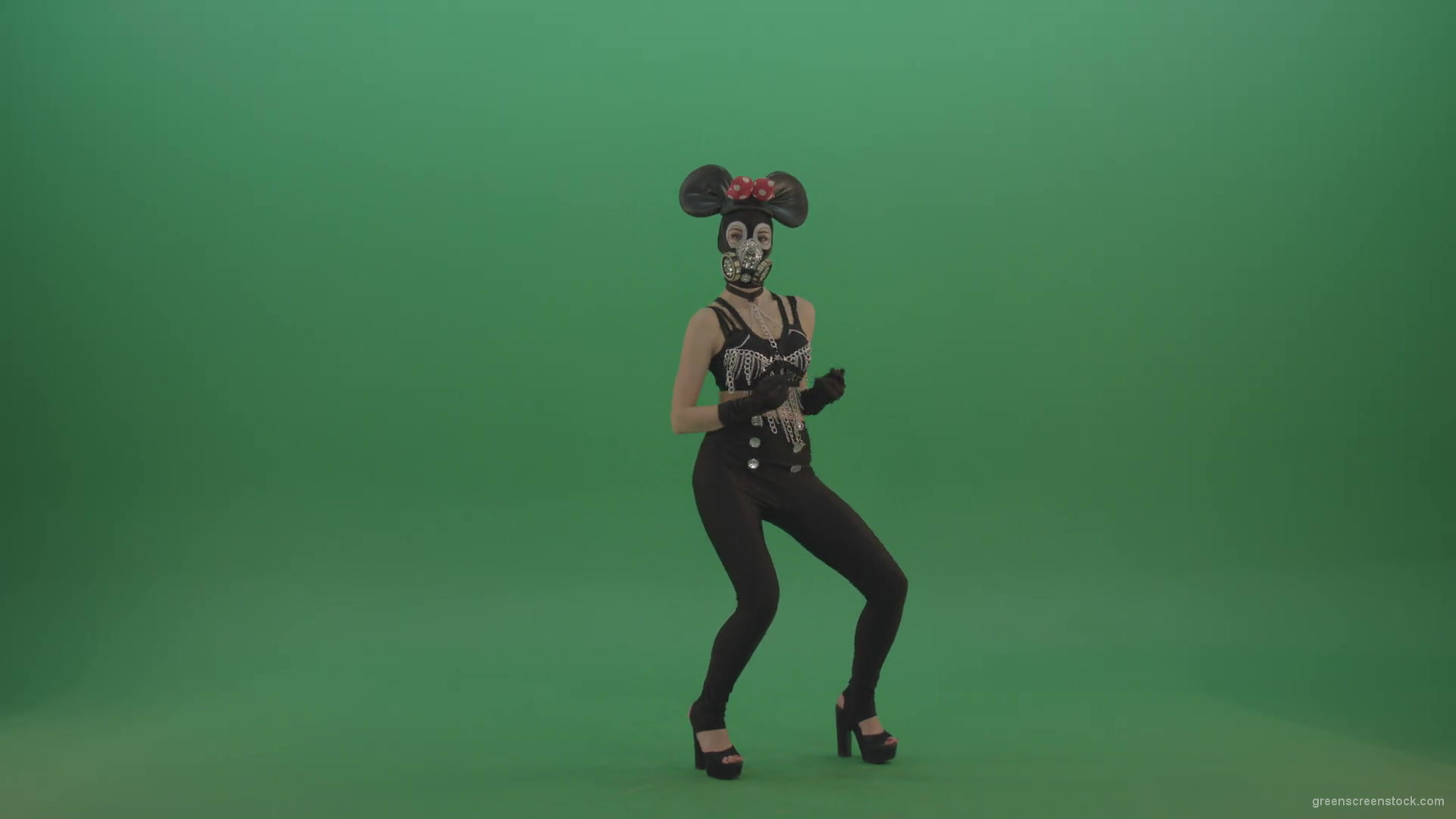 Sexy-dancing-mouse-girl-slowly-dance-in-mask-on-green-screen-1920_002 Green Screen Stock