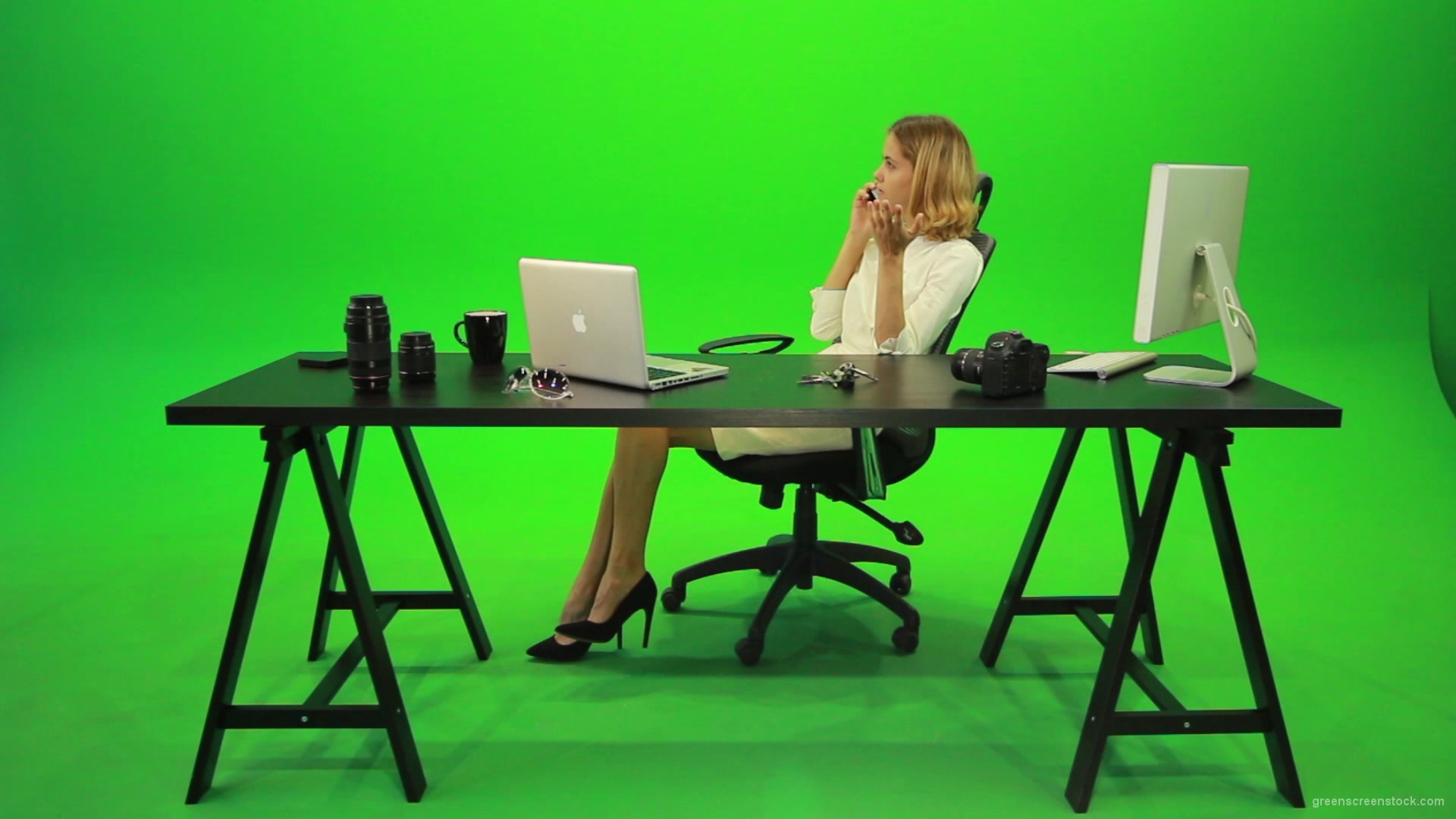 Angry-Business-Woman-Talking-on-the-Phone-Green-Screen-Footage_004 Green Screen Stock