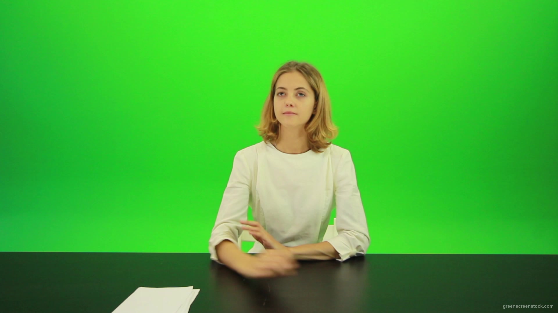 Blonde-girl-adult-gives-1-one-point-mark-score-Full-HD-Green-Screen-Video-Footage_009 Green Screen Stock