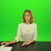 Blonde-hair-girl-in-white-shirt-give-3-point-mark-score-Full-HD-Green-Screen-Video-Footage_002 Green Screen Stock