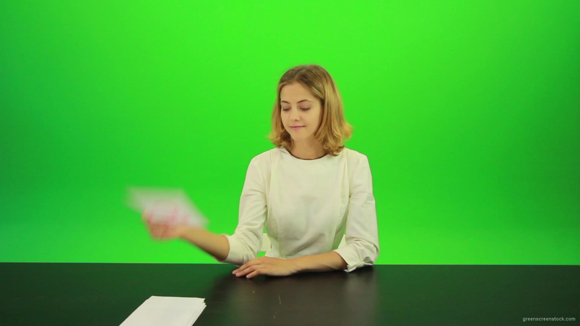 Blonde-hair-girl-in-white-shirt-give-3-point-mark-score-Full-HD-Green-Screen-Video-Footage_007 Green Screen Stock