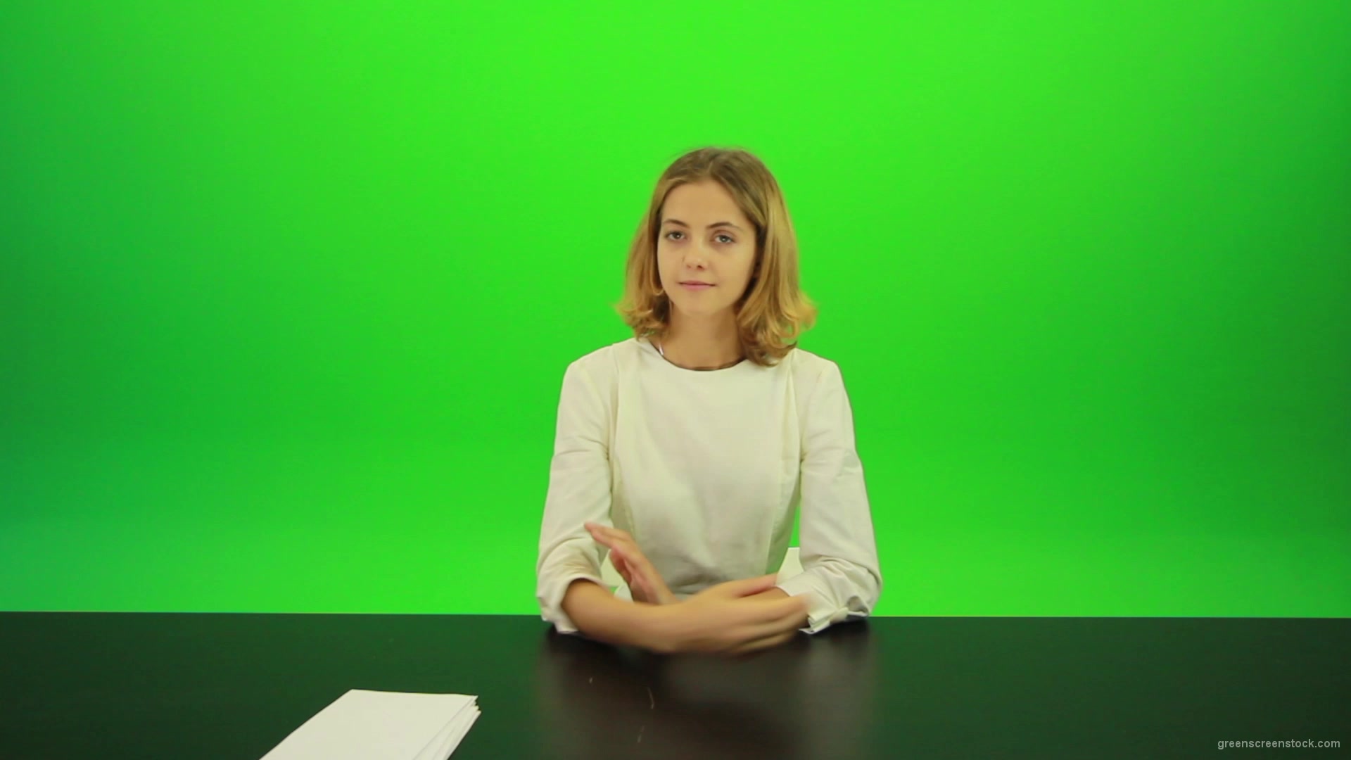 Blonde-hair-girl-in-white-shirt-give-3-point-mark-score-Full-HD-Green-Screen-Video-Footage_008 Green Screen Stock