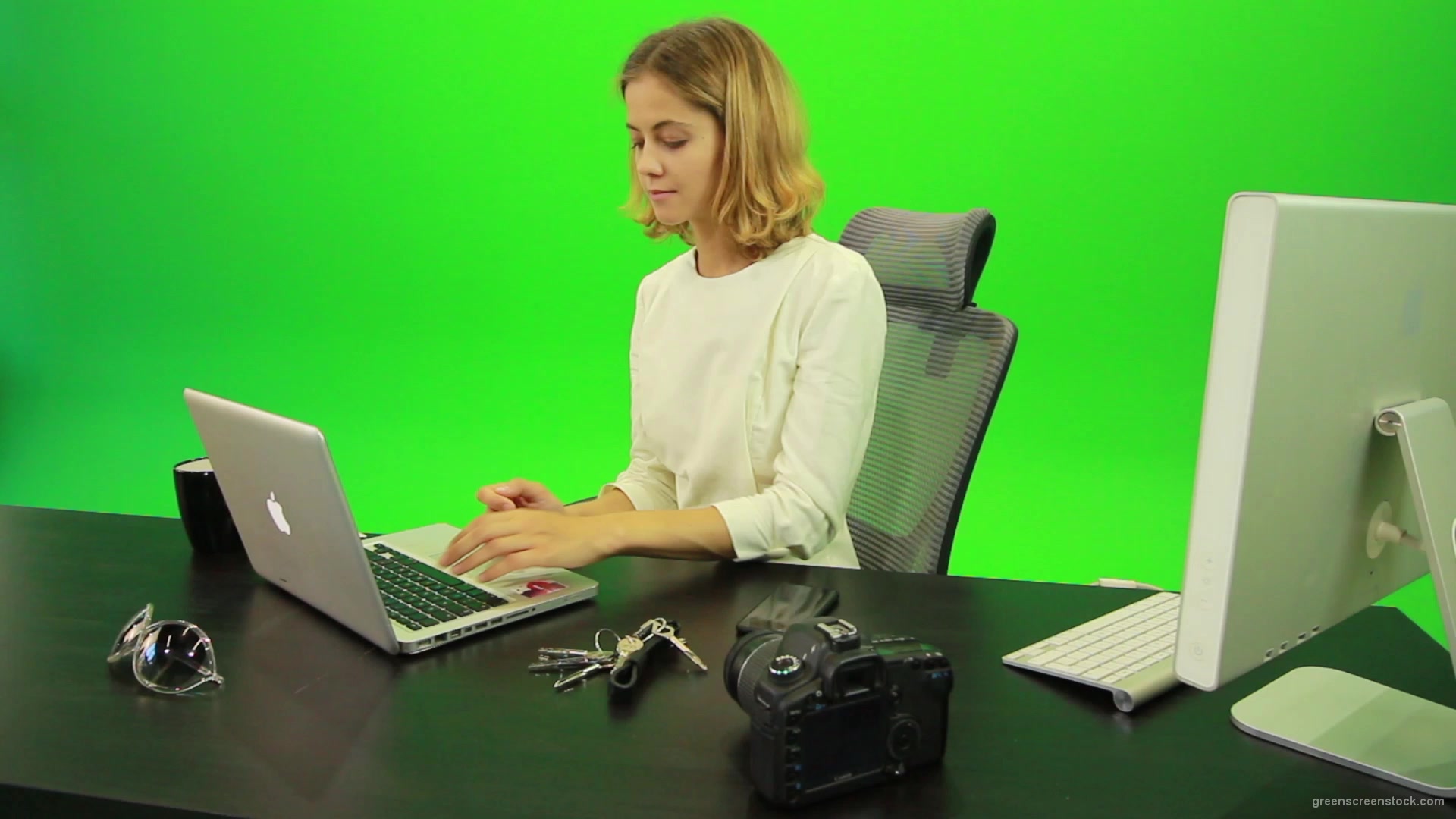 Business-Woman-Relaxing-and-Drinking-Coffee-after-Hard-Work-Green-Screen-Footage_001 Green Screen Stock