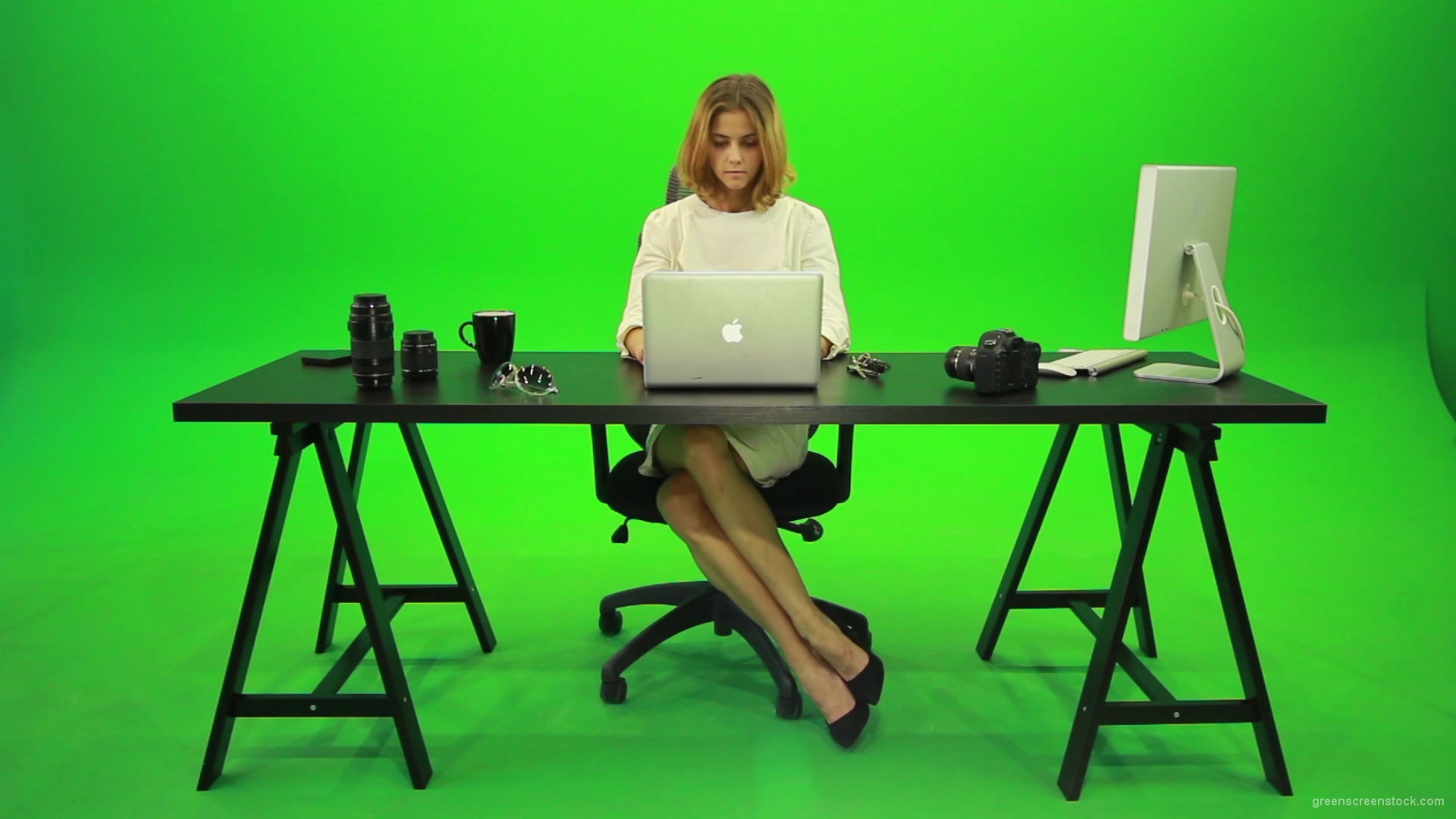 Business-Woman-Working-in-the-Office-Green-Screen-Footage_009 Green Screen Stock