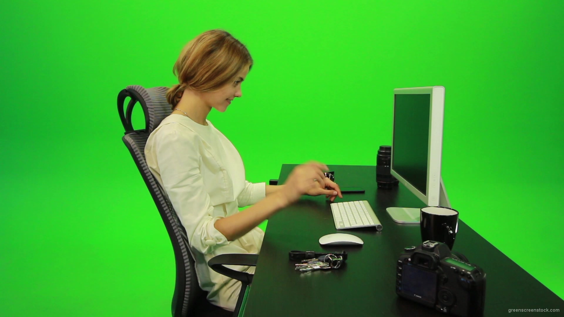 Laughing-Woman-Working-on-the-Computer-Green-Screen-Footage_008 Green Screen Stock