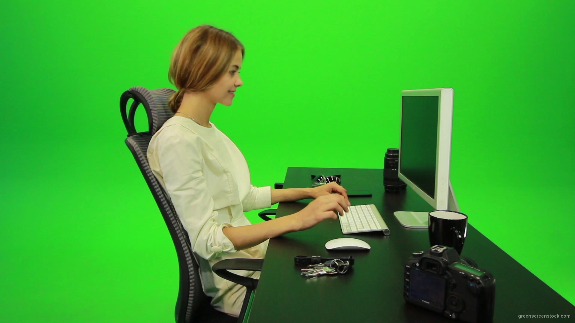 Laughing-Woman-Working-on-the-Computer-Green-Screen-Footage_009 Green Screen Stock