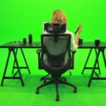 vj video background Woman-Searching-in-the-Phone-Green-Screen-Footage_003