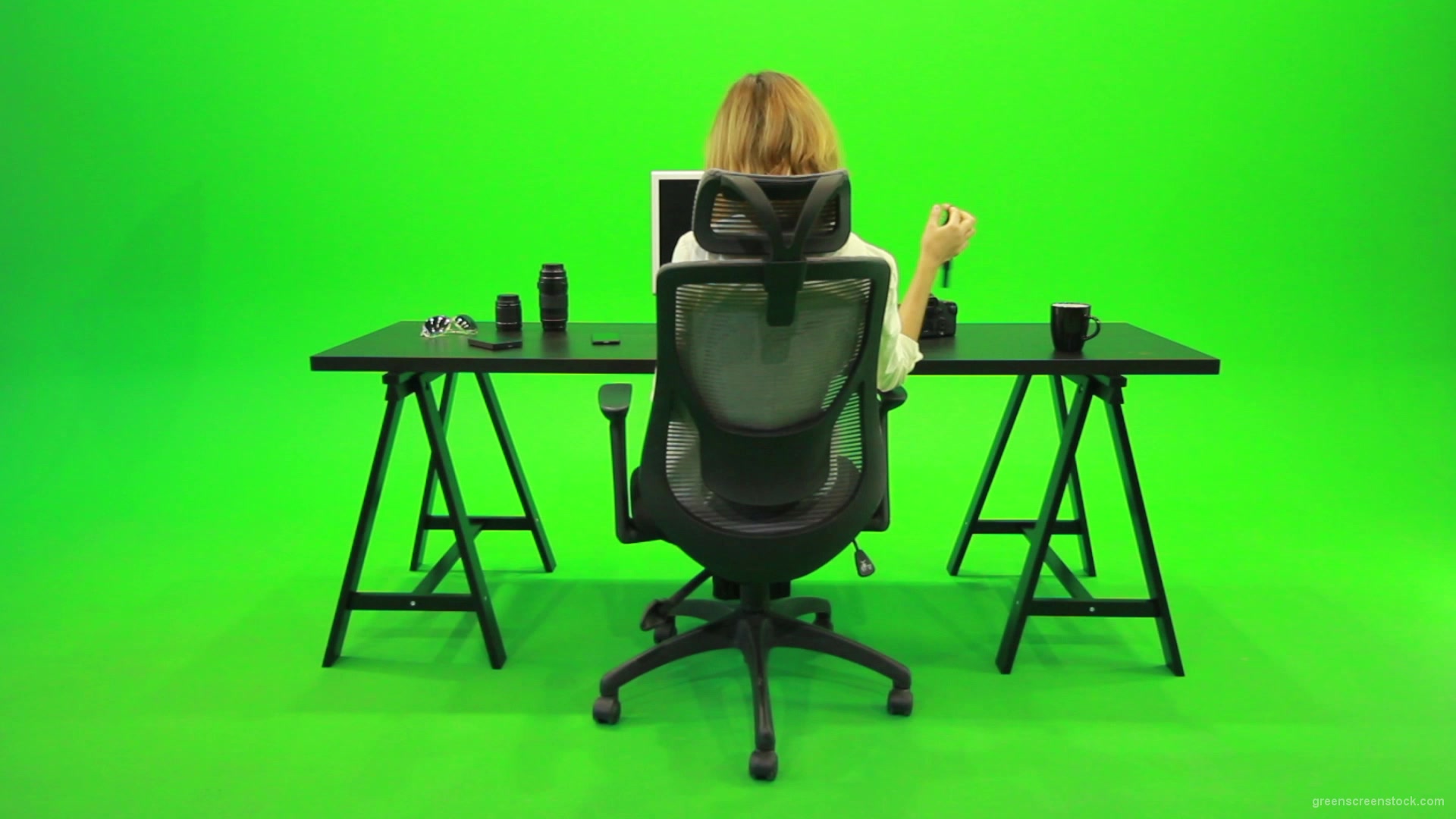 Woman-Searching-in-the-Phone-Green-Screen-Footage_005 Green Screen Stock
