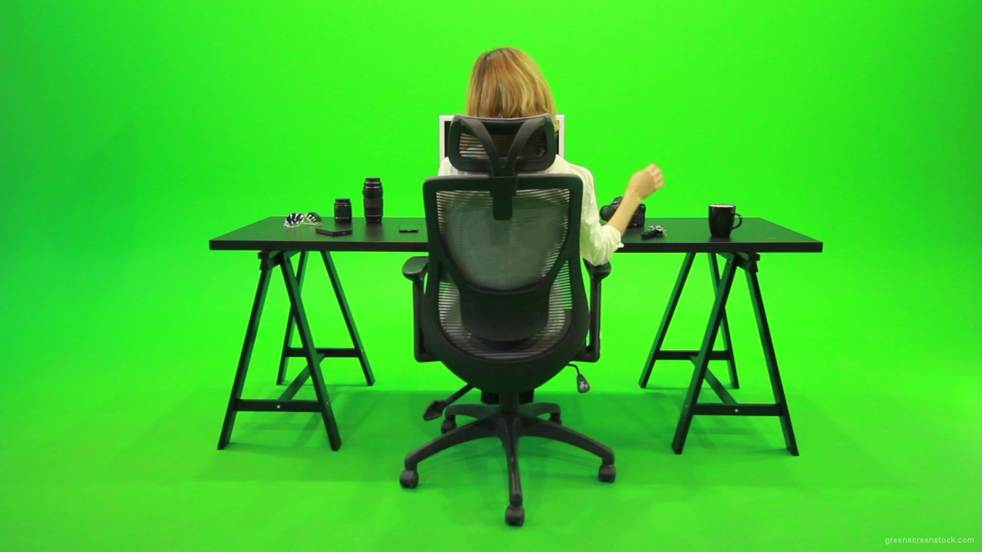 Woman-Searching-in-the-Phone-Green-Screen-Footage_006 Green Screen Stock
