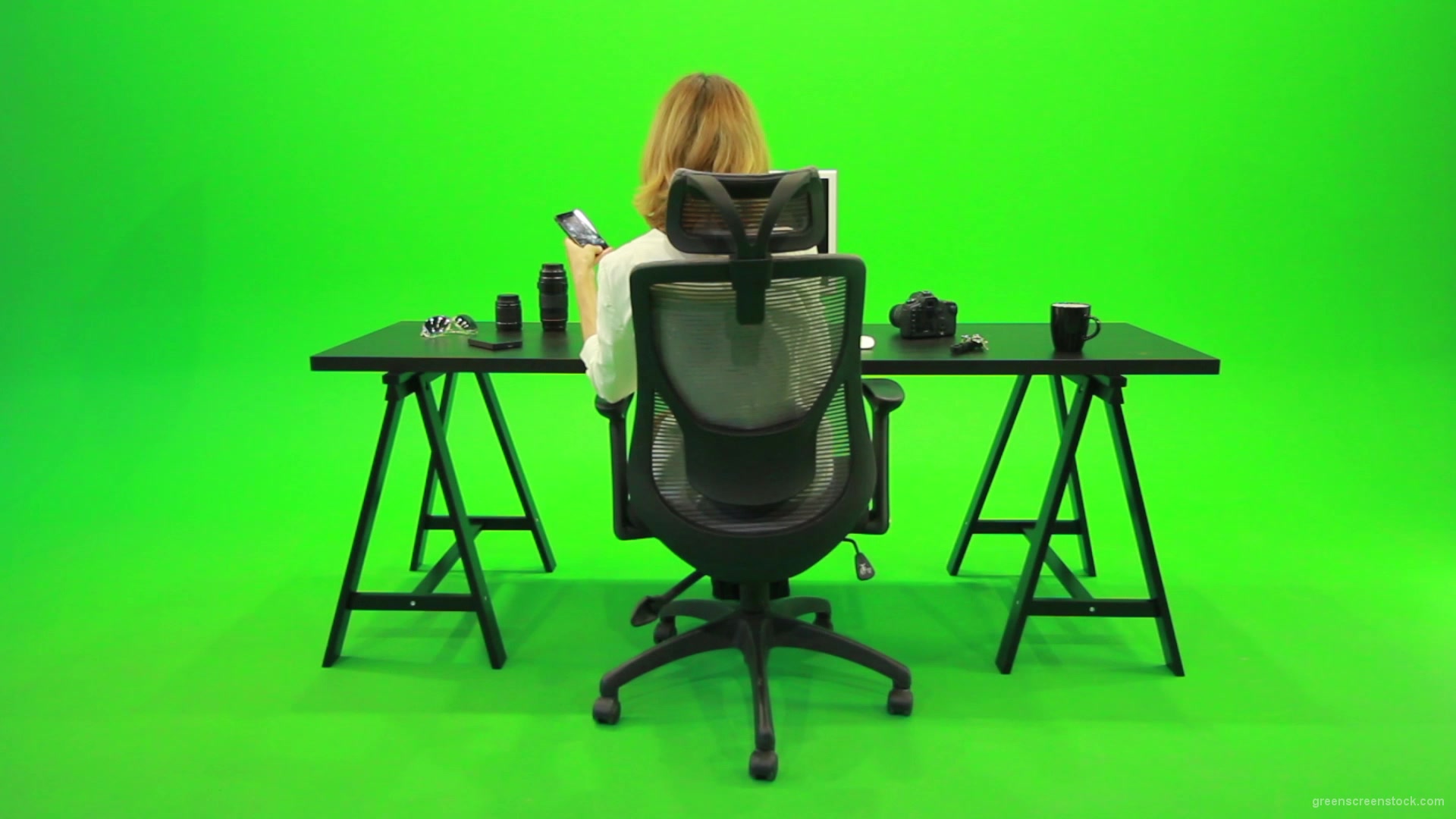 Woman-Searching-in-the-Phone-Green-Screen-Footage_007 Green Screen Stock