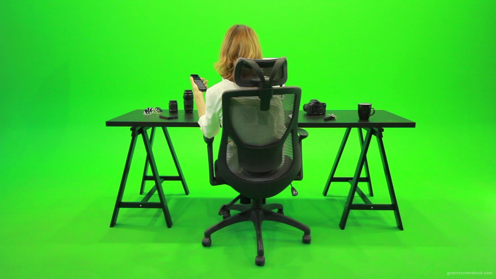 Woman-Searching-in-the-Phone-Green-Screen-Footage_009 Green Screen Stock